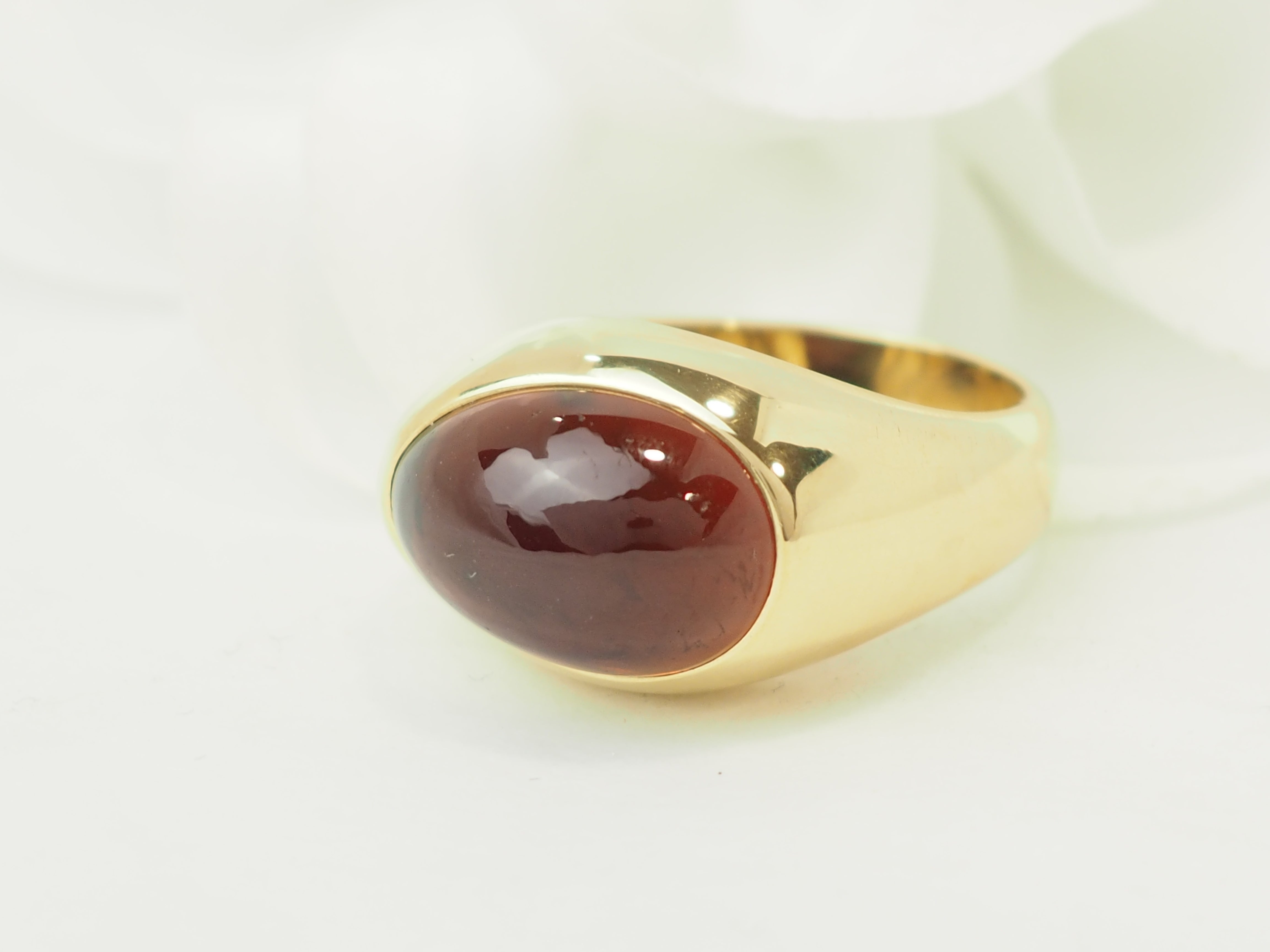 Bague POMELLATO en or jaune et grenat