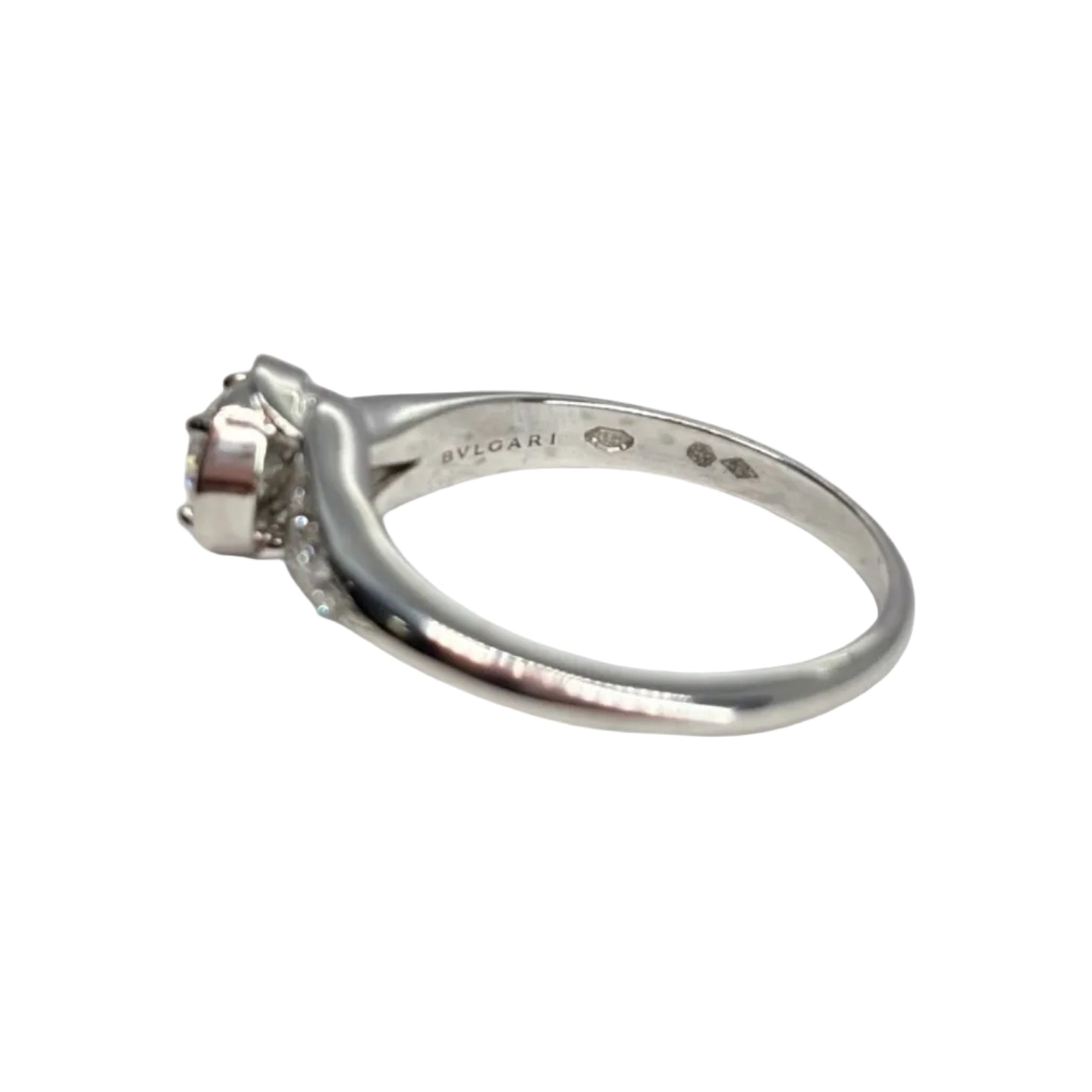 BULGARI "Incontro D'Amore" Solitaire Ring in platinum and diamonds