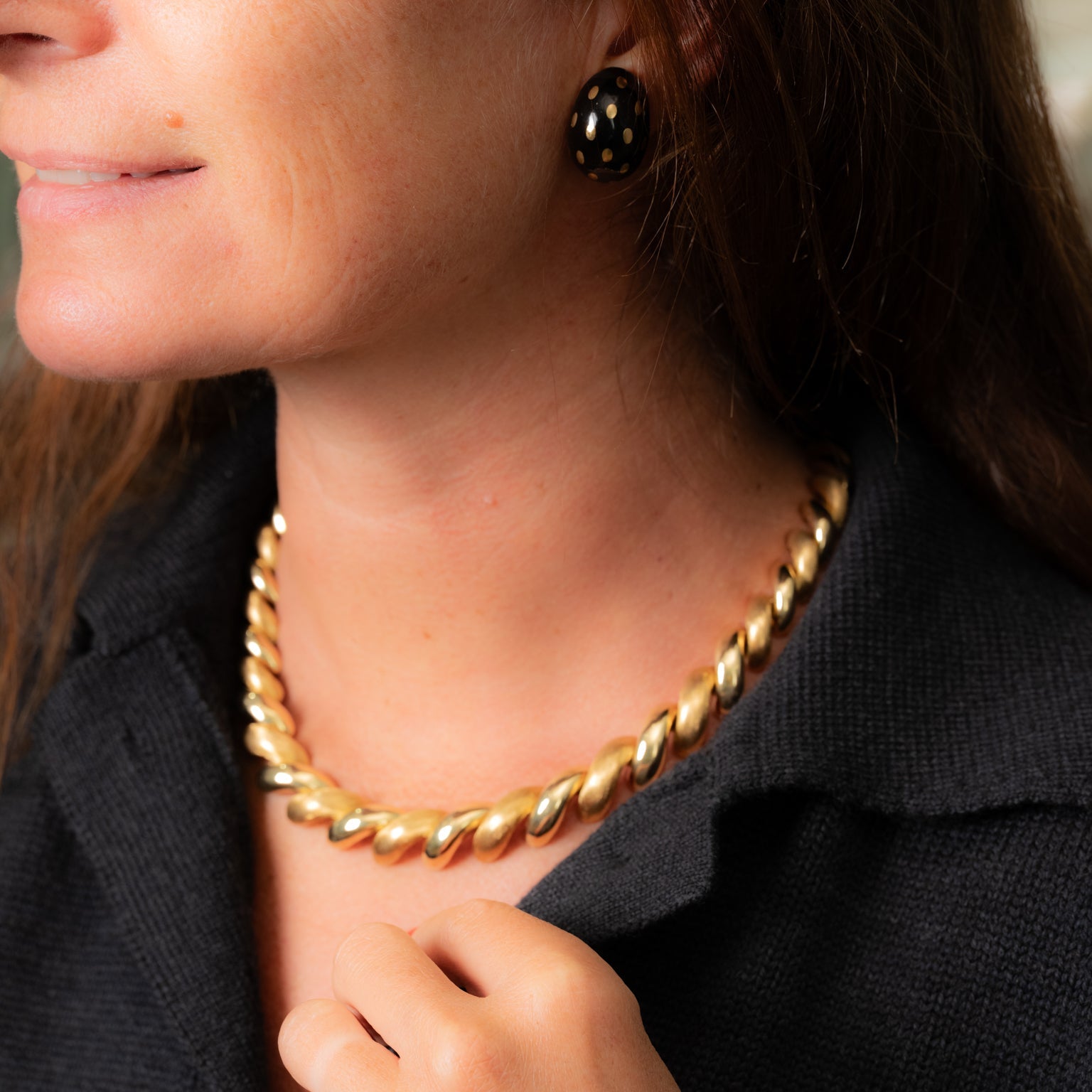 FRED clip-on earrings in yellow gold and black enamel