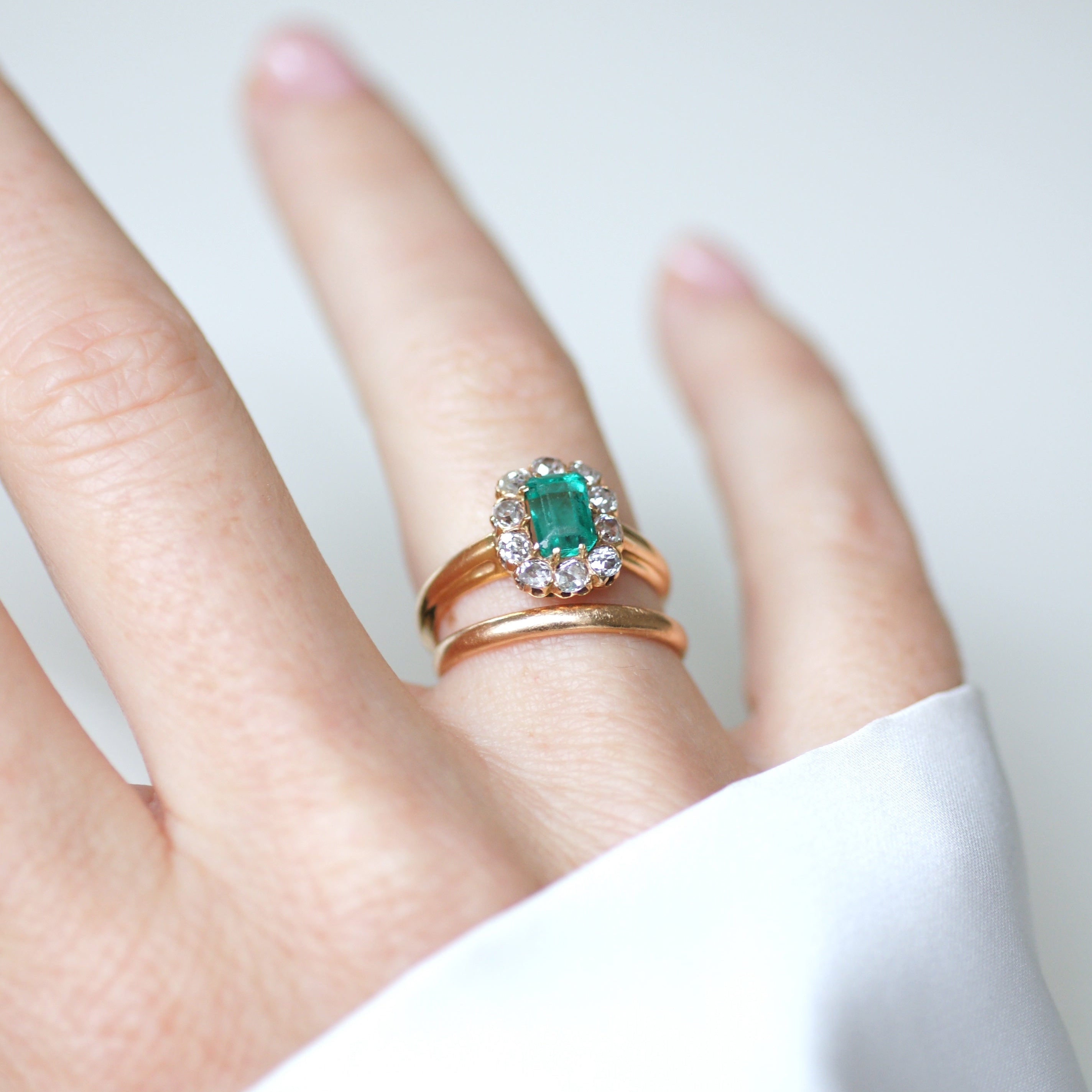 Ring Marguerite in rose gold, emerald, and diamonds