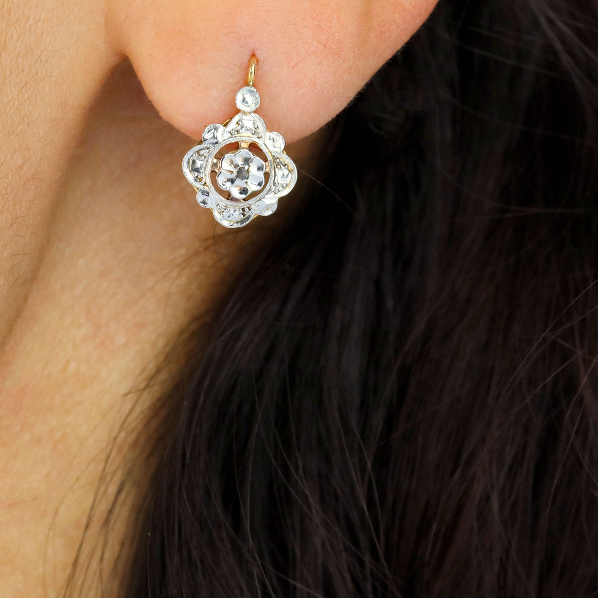Single pair of lever-back earrings in white gold, yellow gold, and diamonds