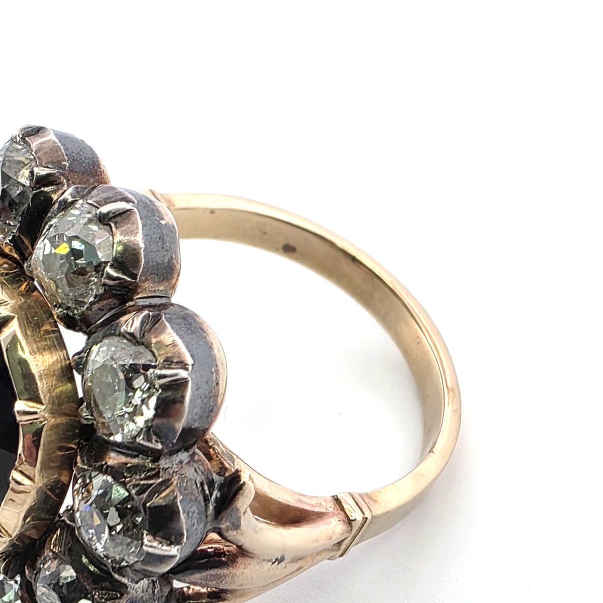 Marguerite Ring in yellow gold, silver, sapphire, and diamonds