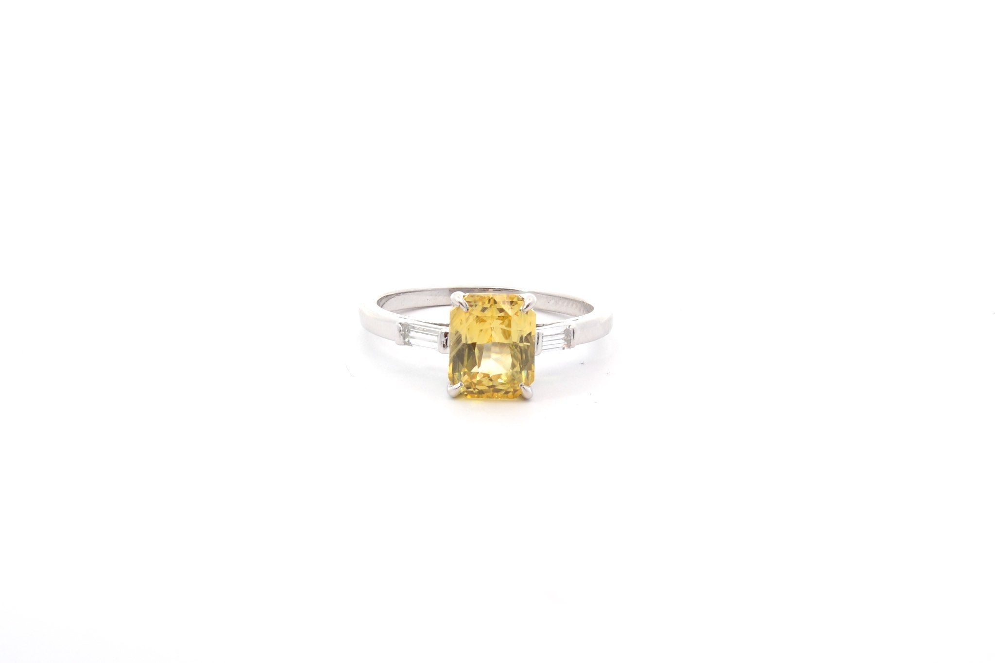 Bague saphir jaune de 2,02cts et diamants