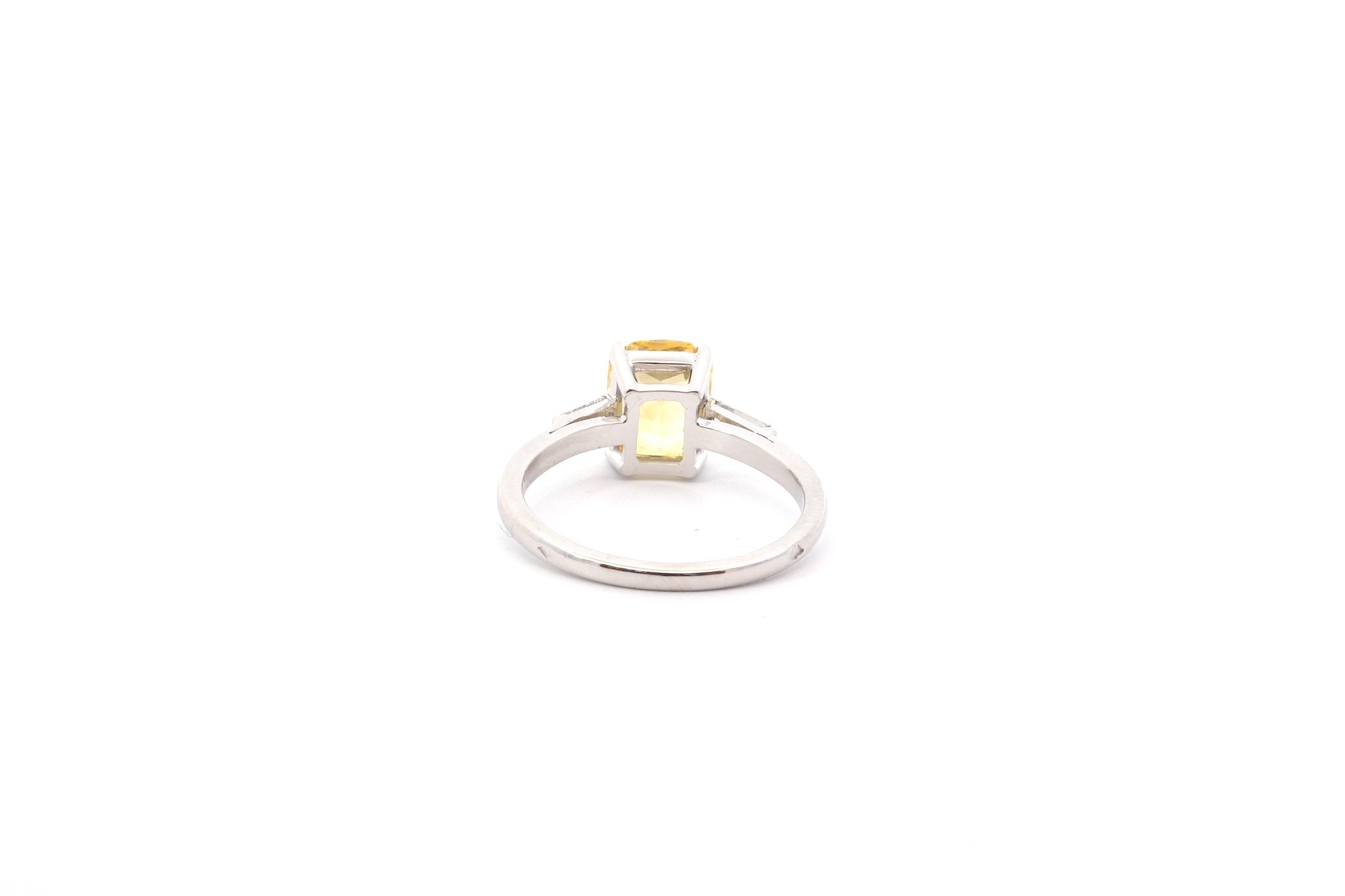 Bague saphir jaune de 2,02cts et diamants