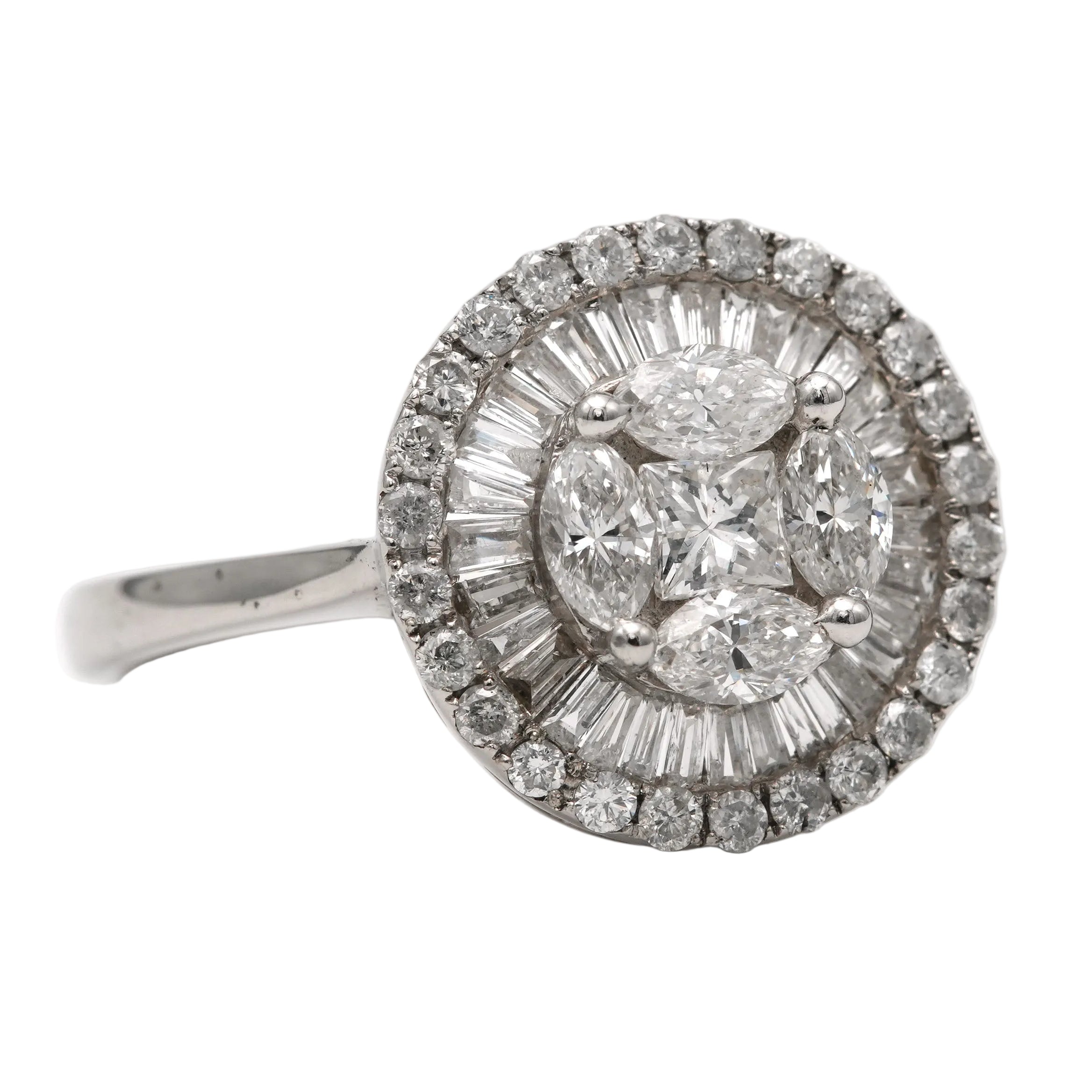 Entourage Ring in white gold and diamonds