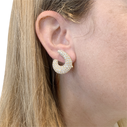 Boucles d'oreilles créoles en or jaune et diamants.