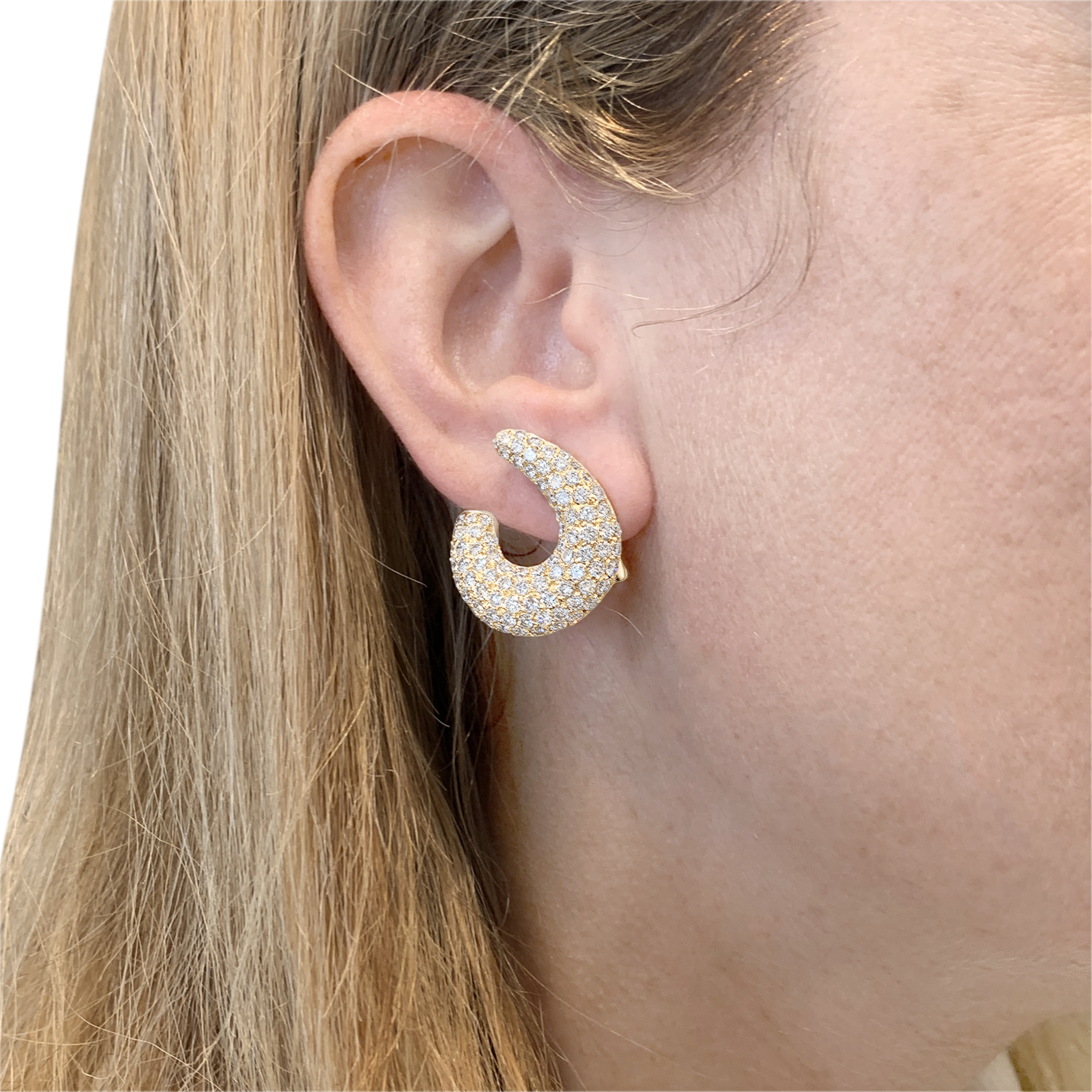 Boucles d'oreilles créoles en or jaune et diamants.