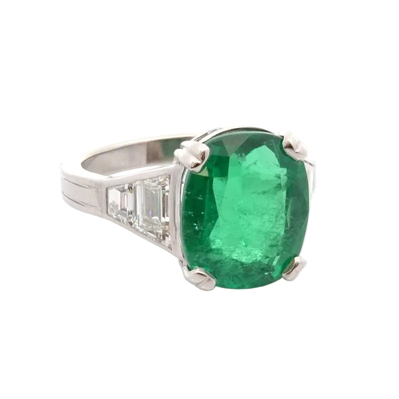 Ring emerald of 6.57cts and diamonds