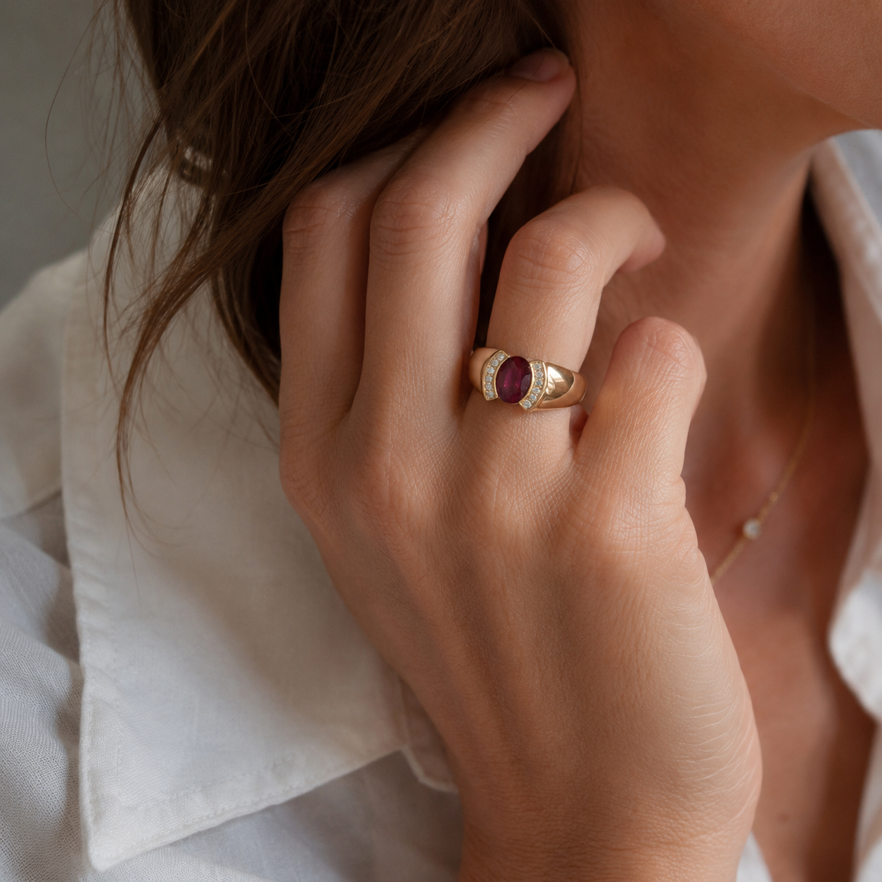Entourage Ring in yellow gold, rubies, and diamonds
