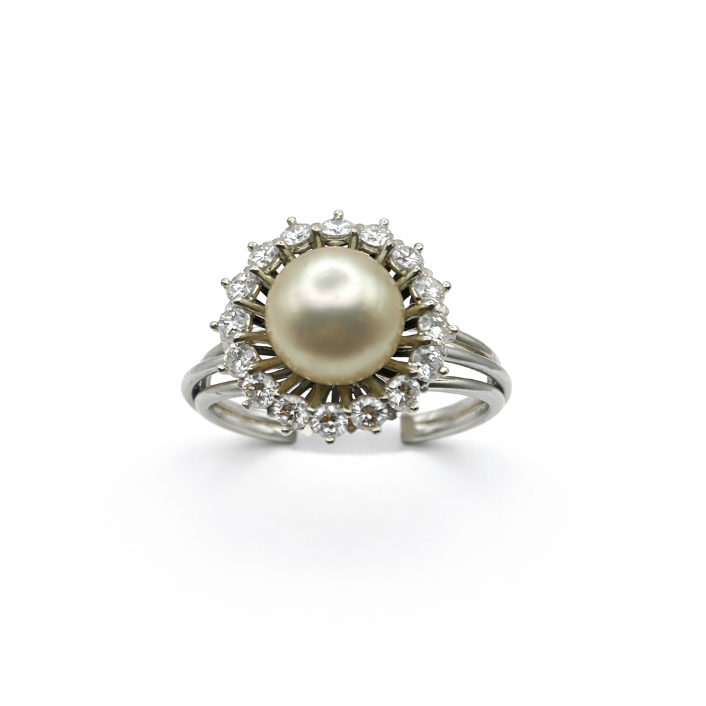 Bague Entourage en on blanc, perle et diamants