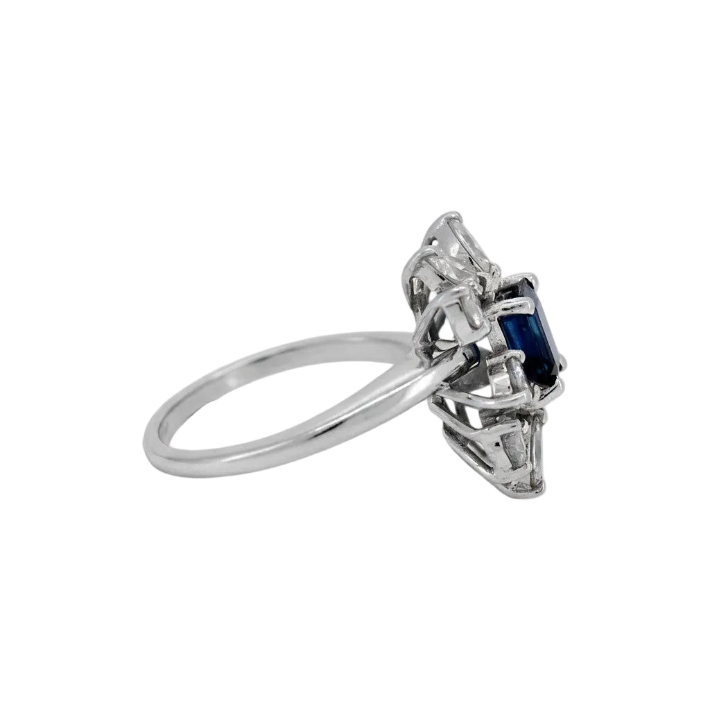 Marguerite Ring in White Gold, Sapphire, and Diamonds
