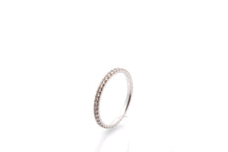 Alliance diamonds in 18k gold
