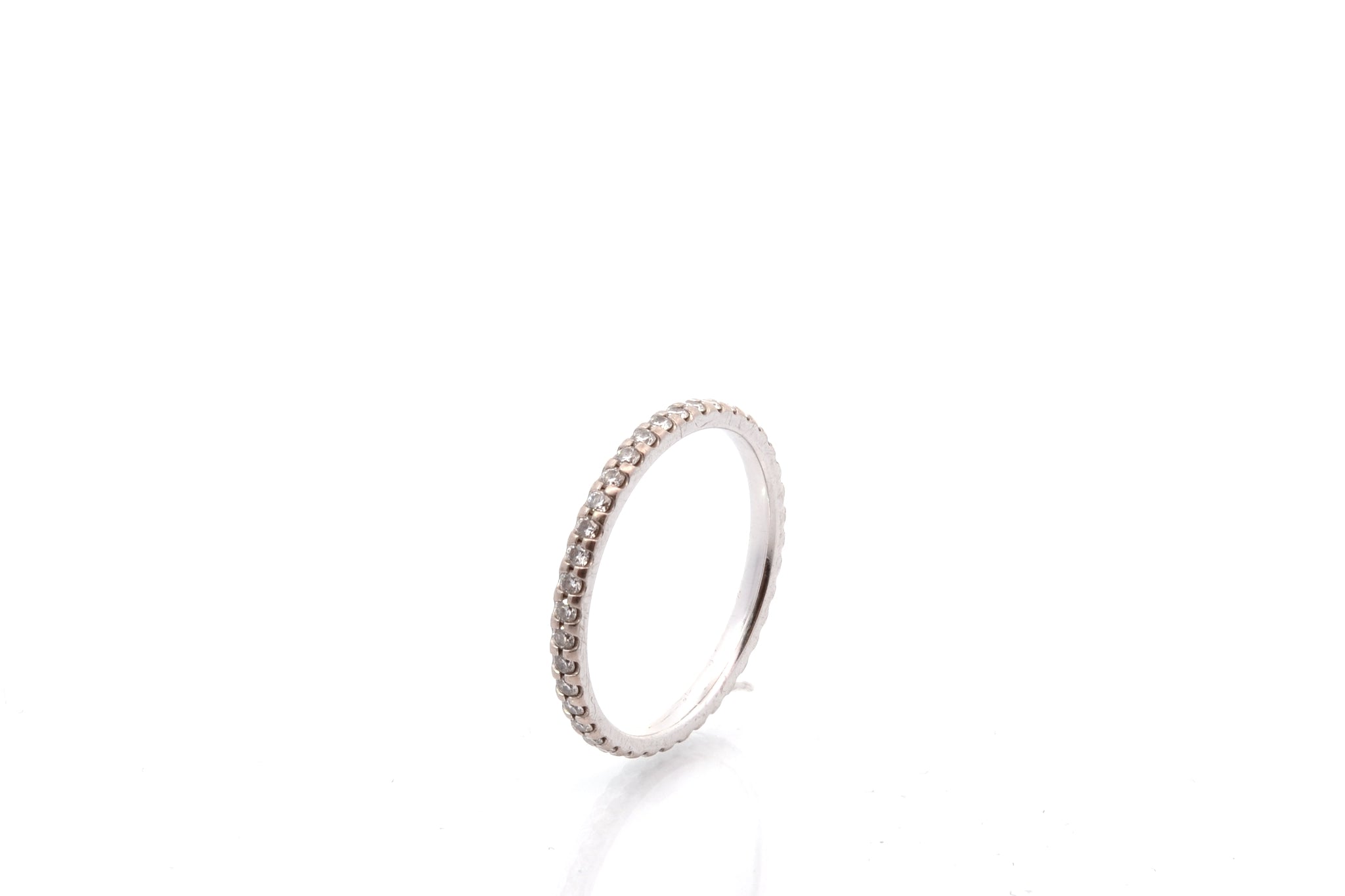 Alliance diamonds in 18k gold