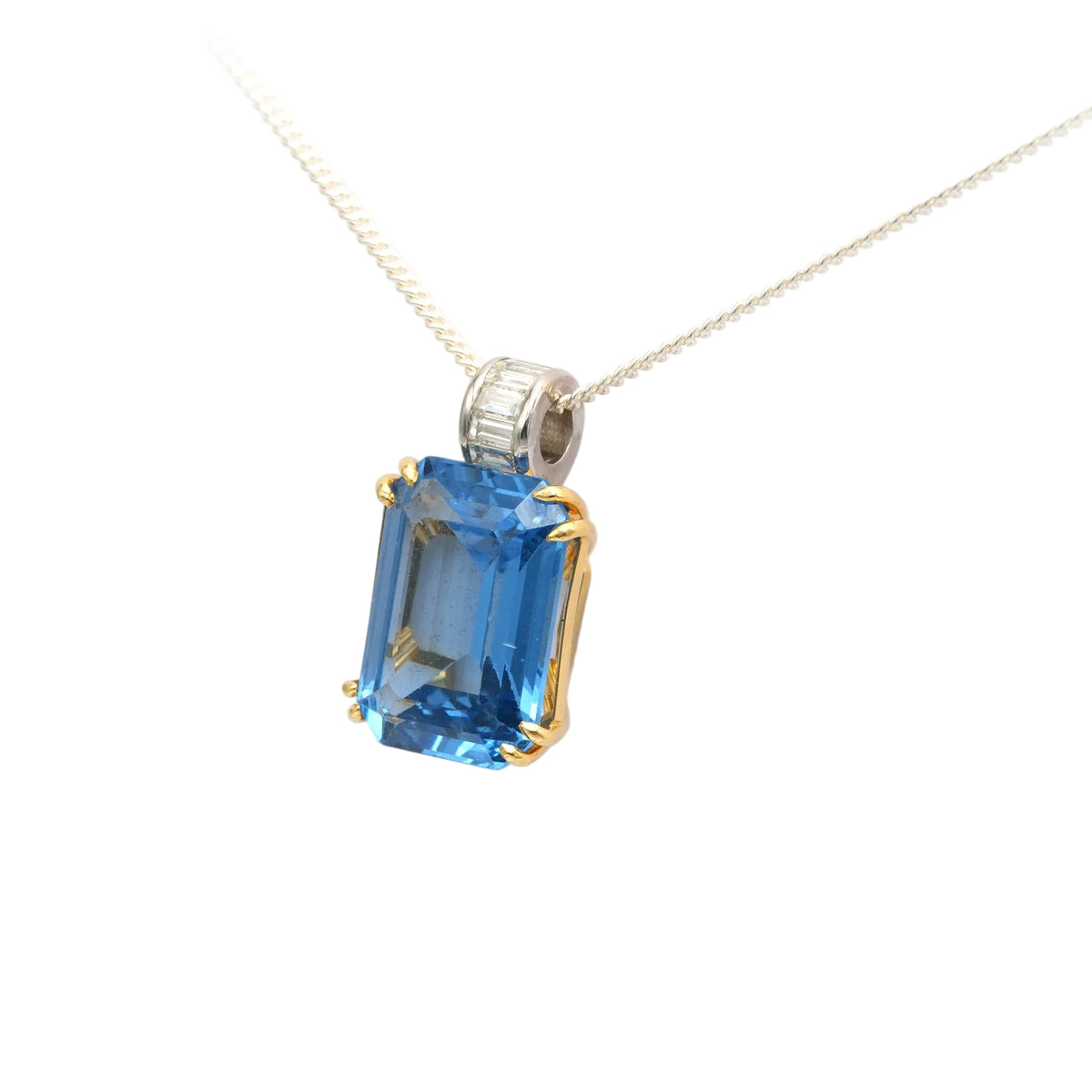 Yellow gold pendant with topaz and diamonds