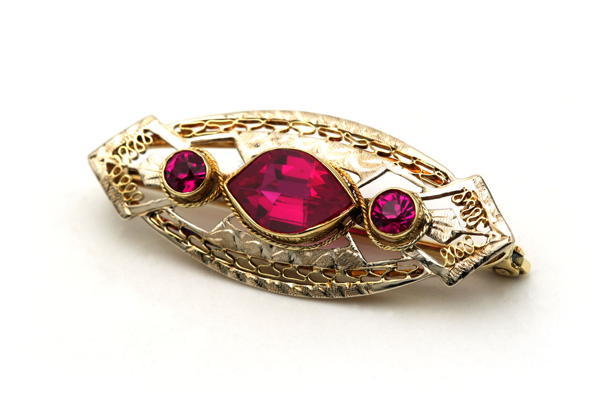 Broche Épingle en or jaune et rubis