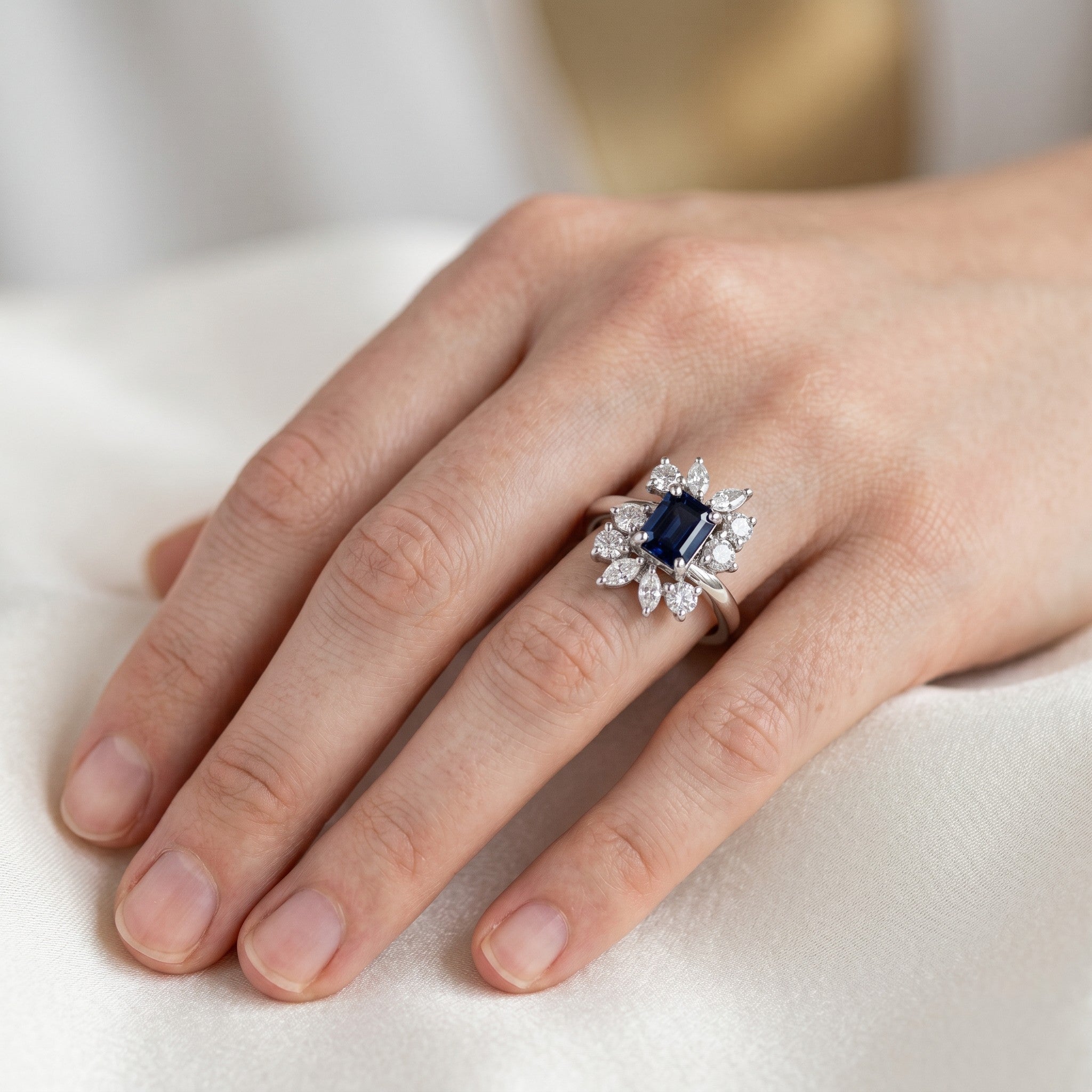 Marguerite Ring in White Gold, Sapphire, and Diamonds