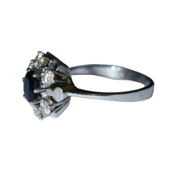 Bague Marguerite en or blanc, saphir, et diamants