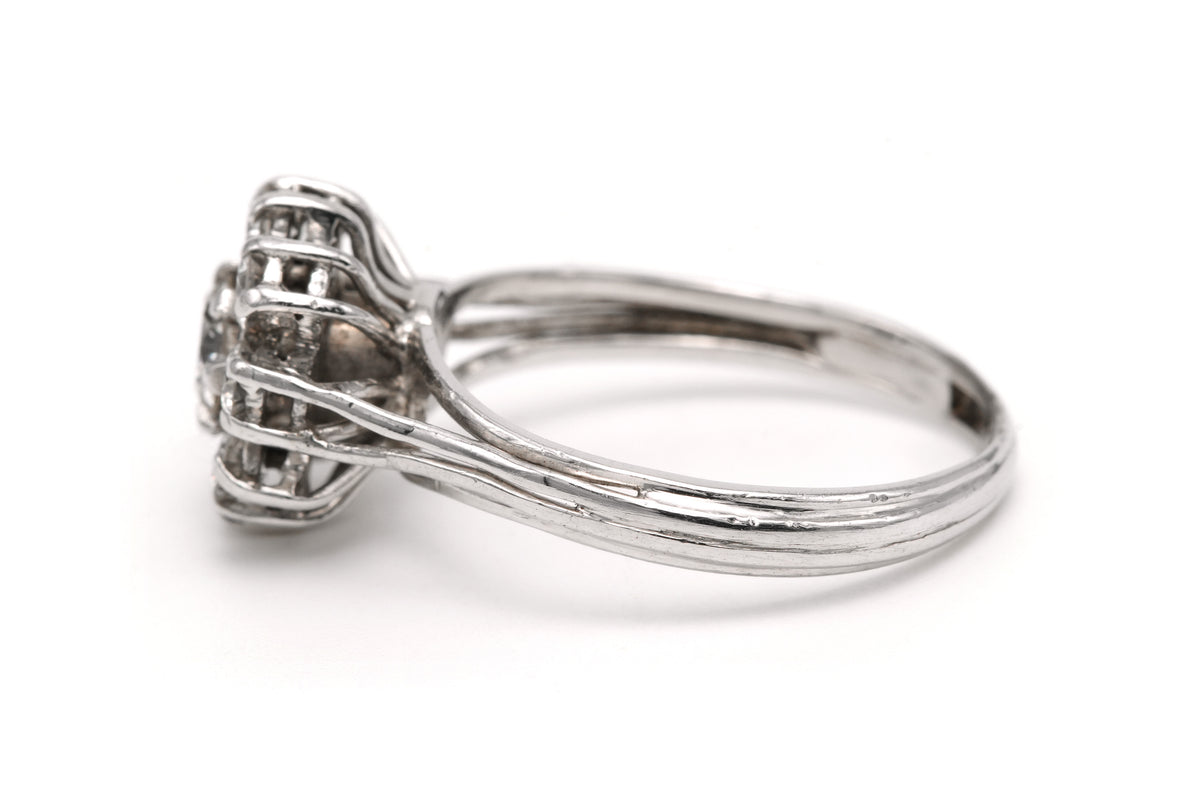 Marguerite Ring in White Gold and Diamonds
