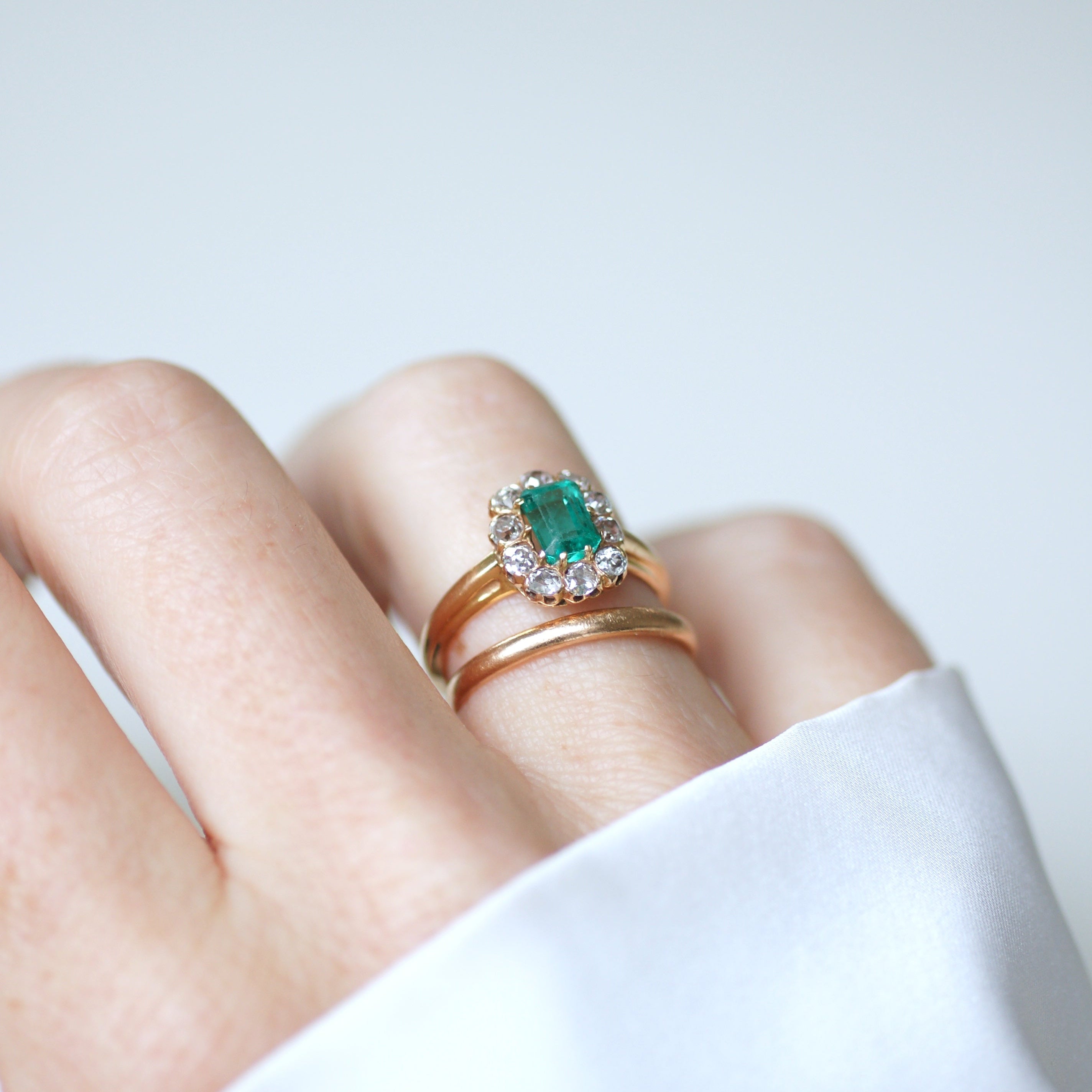 Ring Marguerite in rose gold, emerald, and diamonds