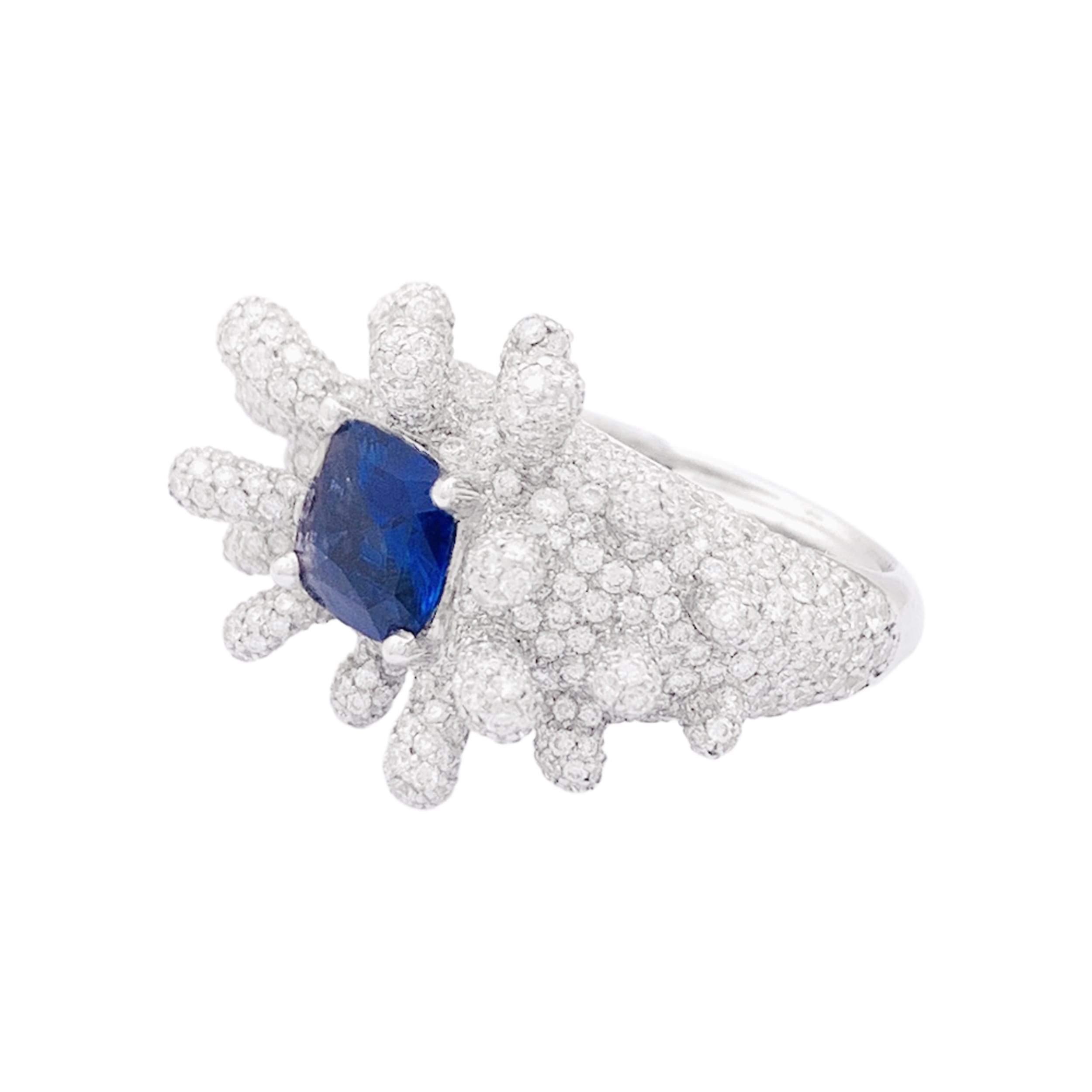 Bague Manalys en or blanc, diamants et saphir.