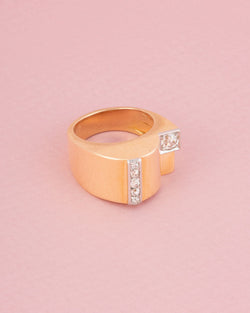 18-carat yellow gold tank ring with diamonds