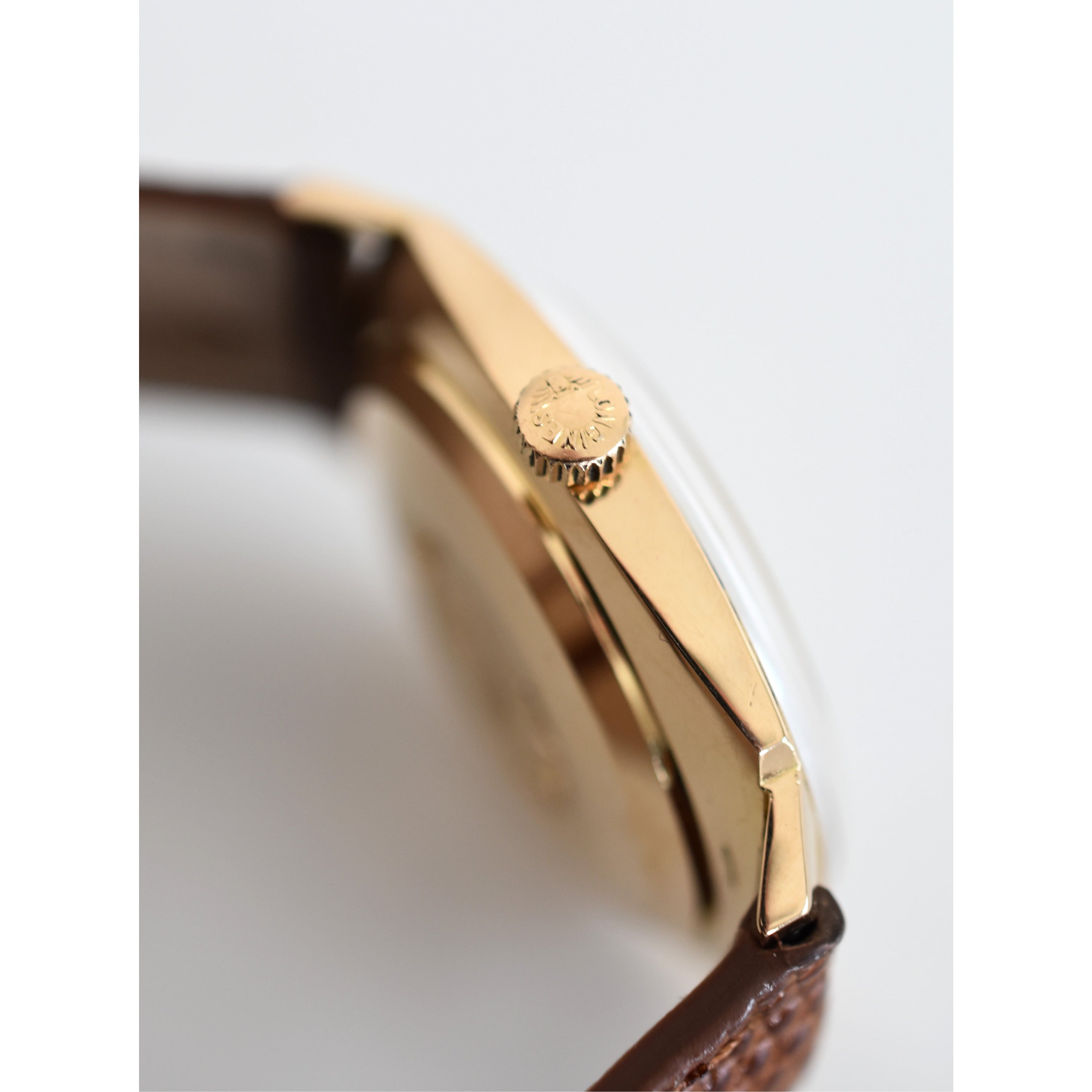 LONGINES "Ultra Chron" Watch in Yellow gold, Silver, and Leather