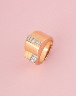 18-carat yellow gold tank ring with diamonds