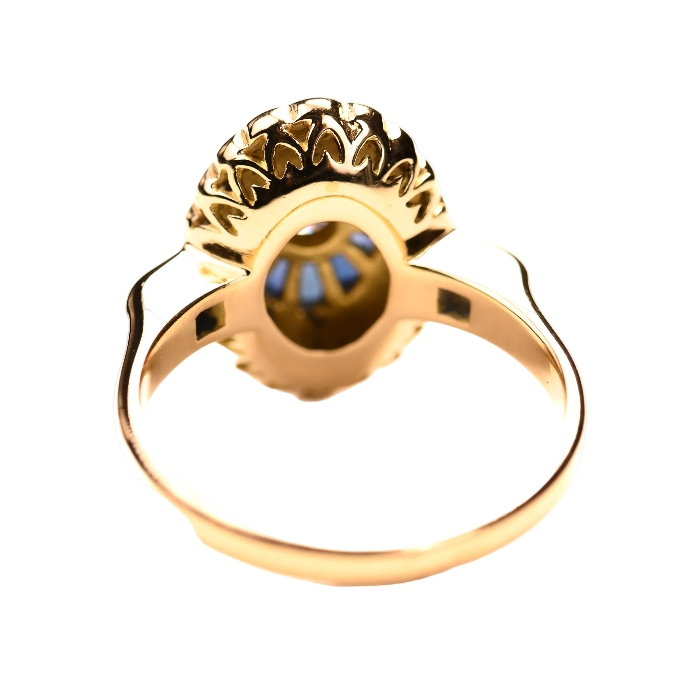 Entourage Ring in yellow gold, sapphires and diamonds