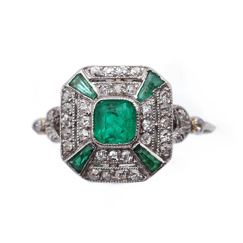Entourage Ring in platinum, Emerald, and Diamonds
