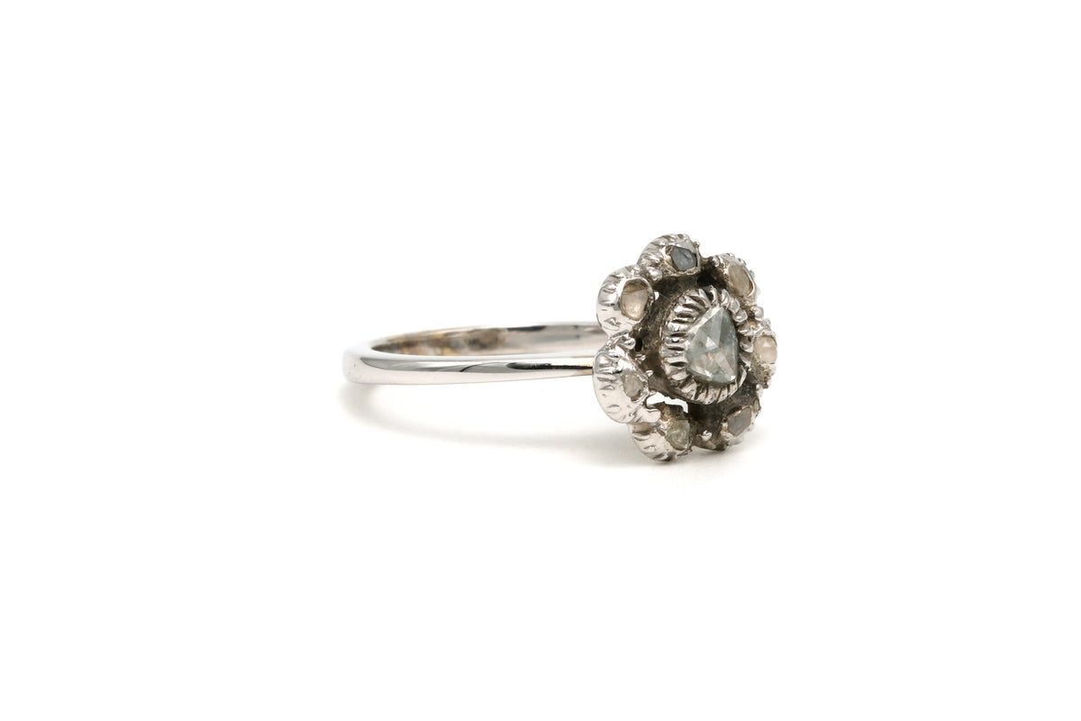 Marguerite Ring in White Gold and Diamonds