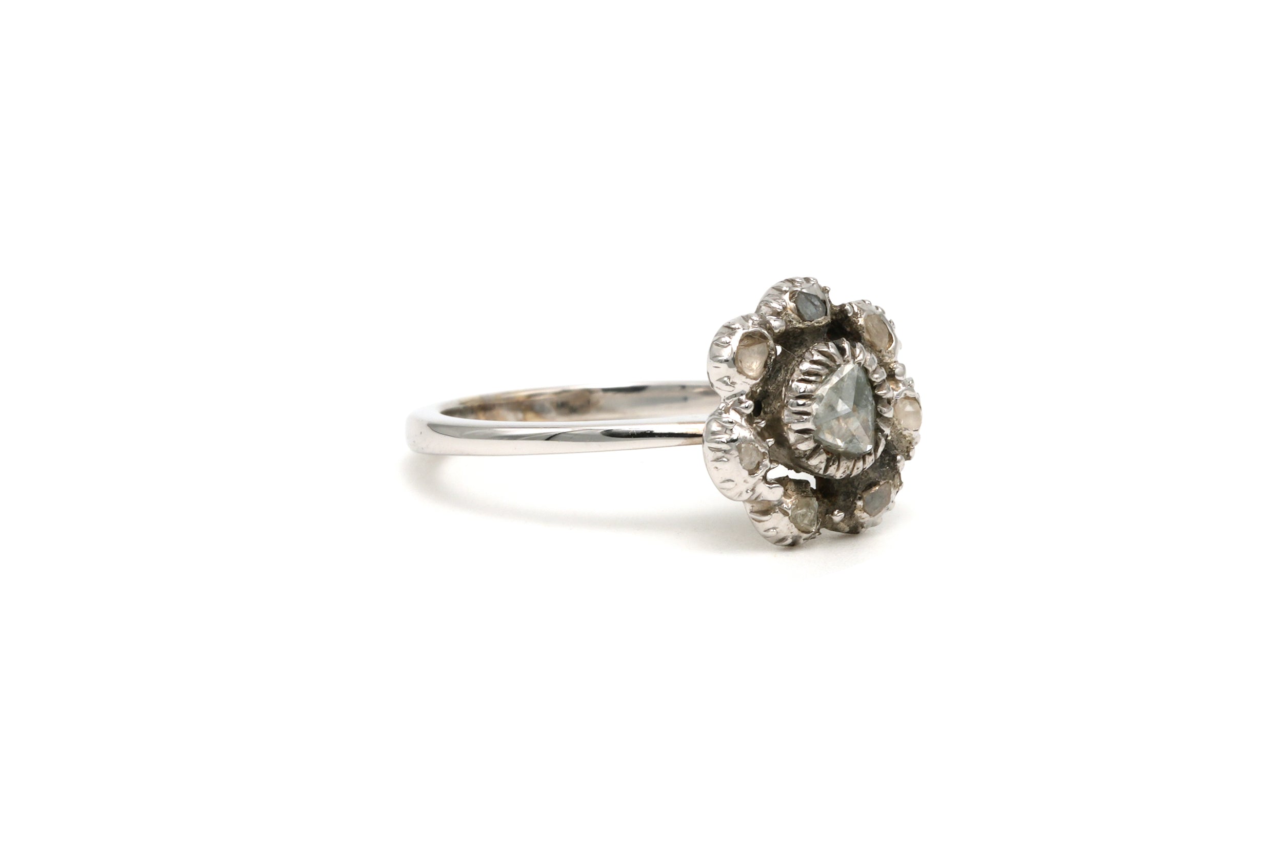 Marguerite Ring in White gold and Diamonds