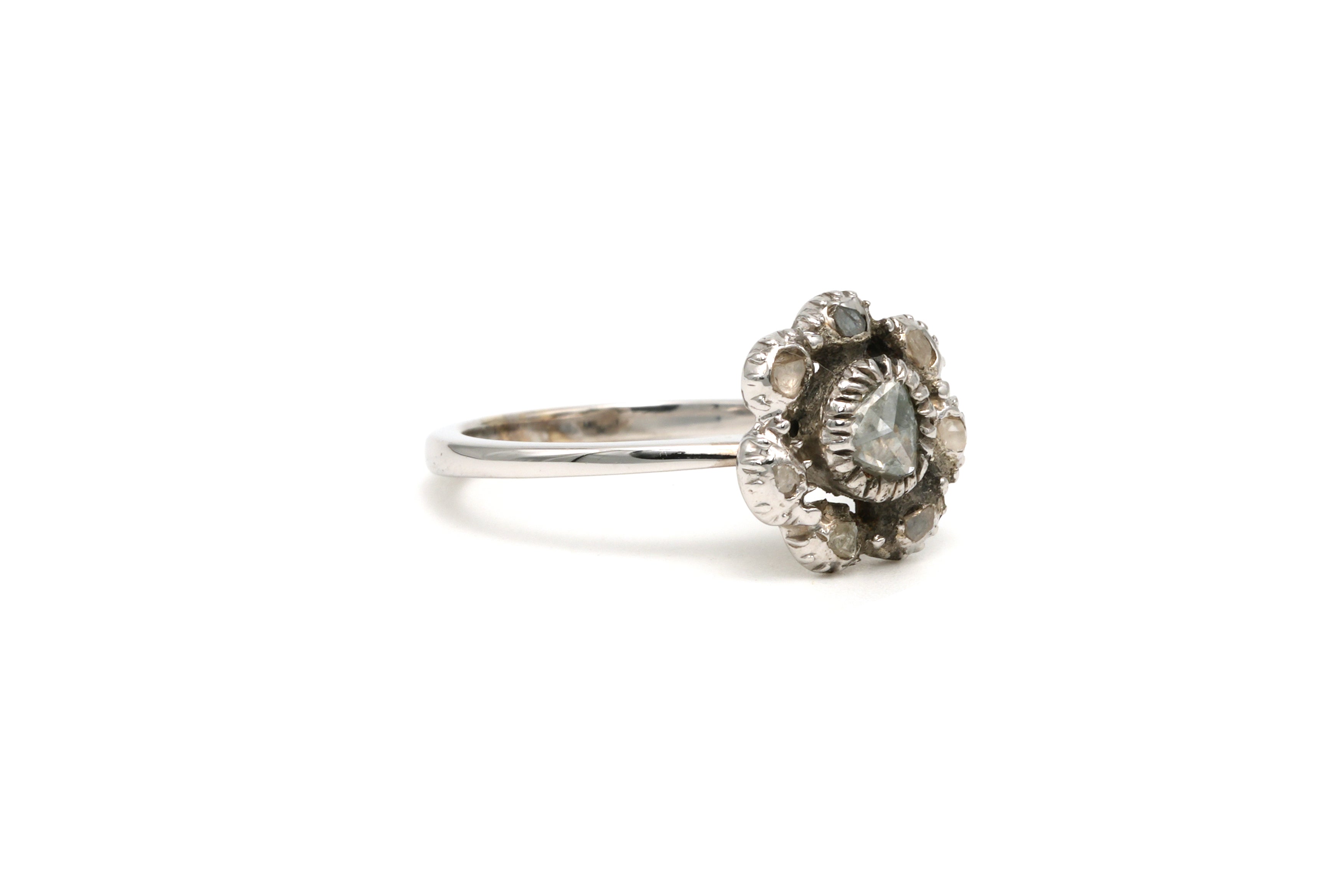 Marguerite Ring in White gold and Diamonds