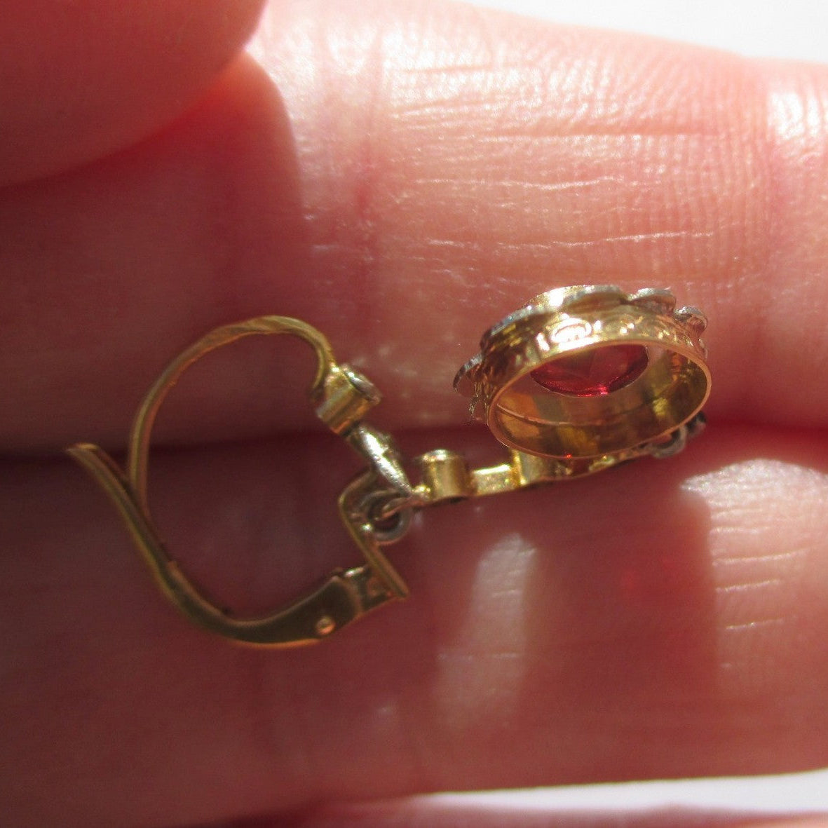 Dormeuses Pendant earrings in yellow gold, white gold,