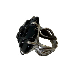 CHANEL "Camélia" Ring in White gold and Onyx