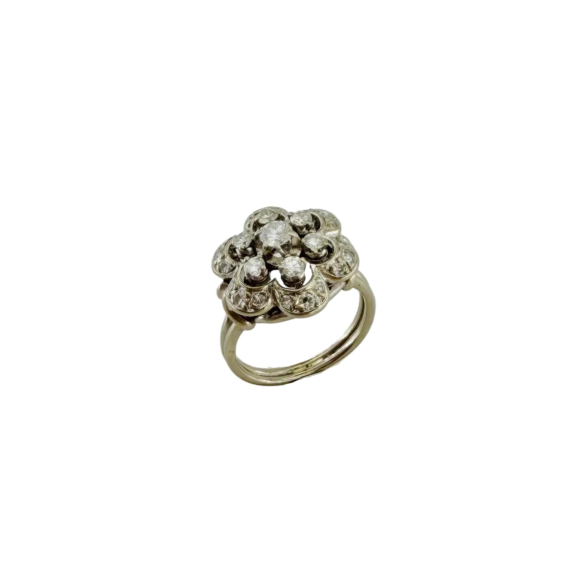 Entourage Ring in white gold, Platinum, and Diamonds