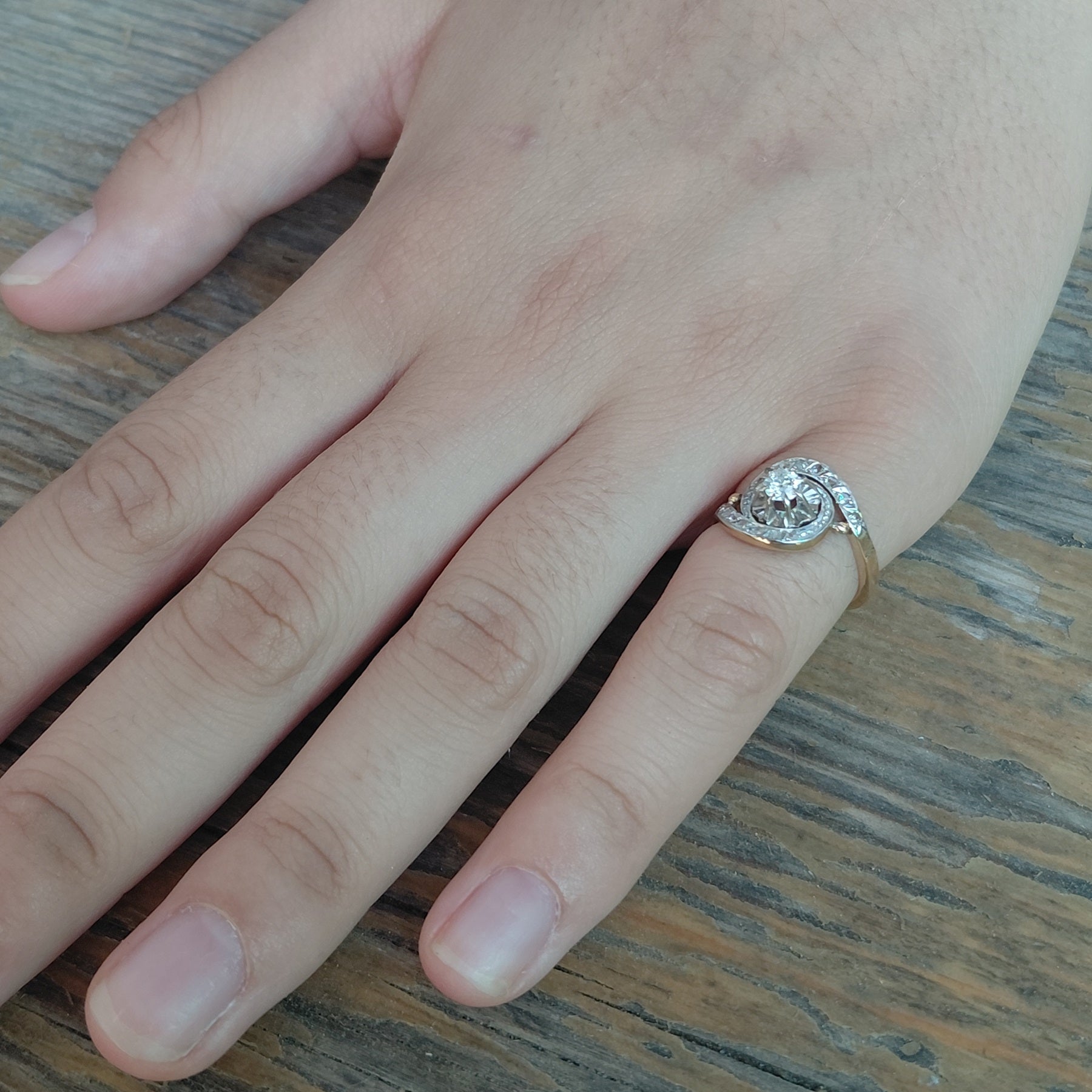Bague Entourage en or blanc, or jaune et diamants