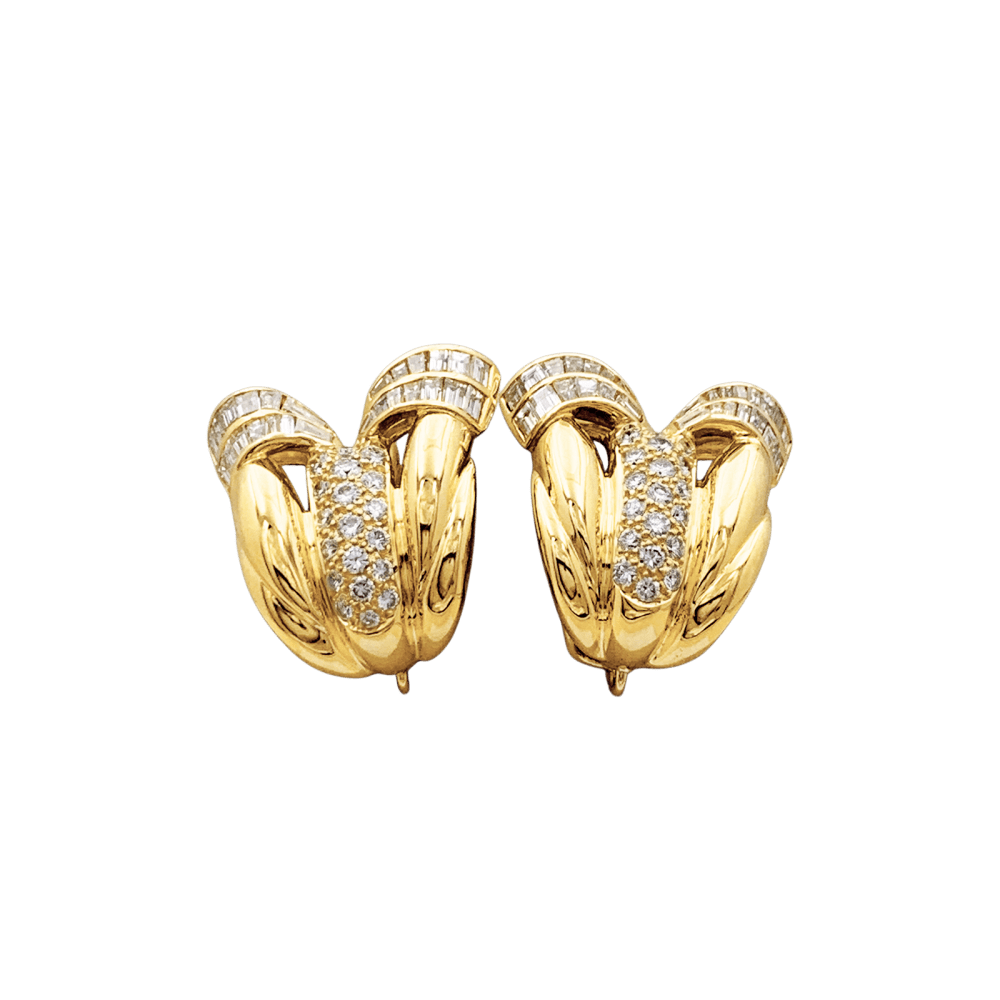Boucles d'oreilles "Tulipe" en or jaune et diamants.