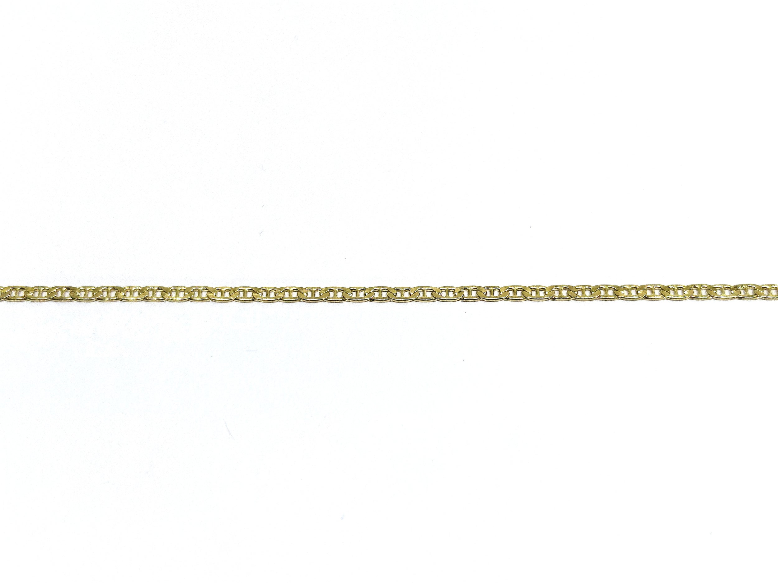Yellow gold chain with marine-style links