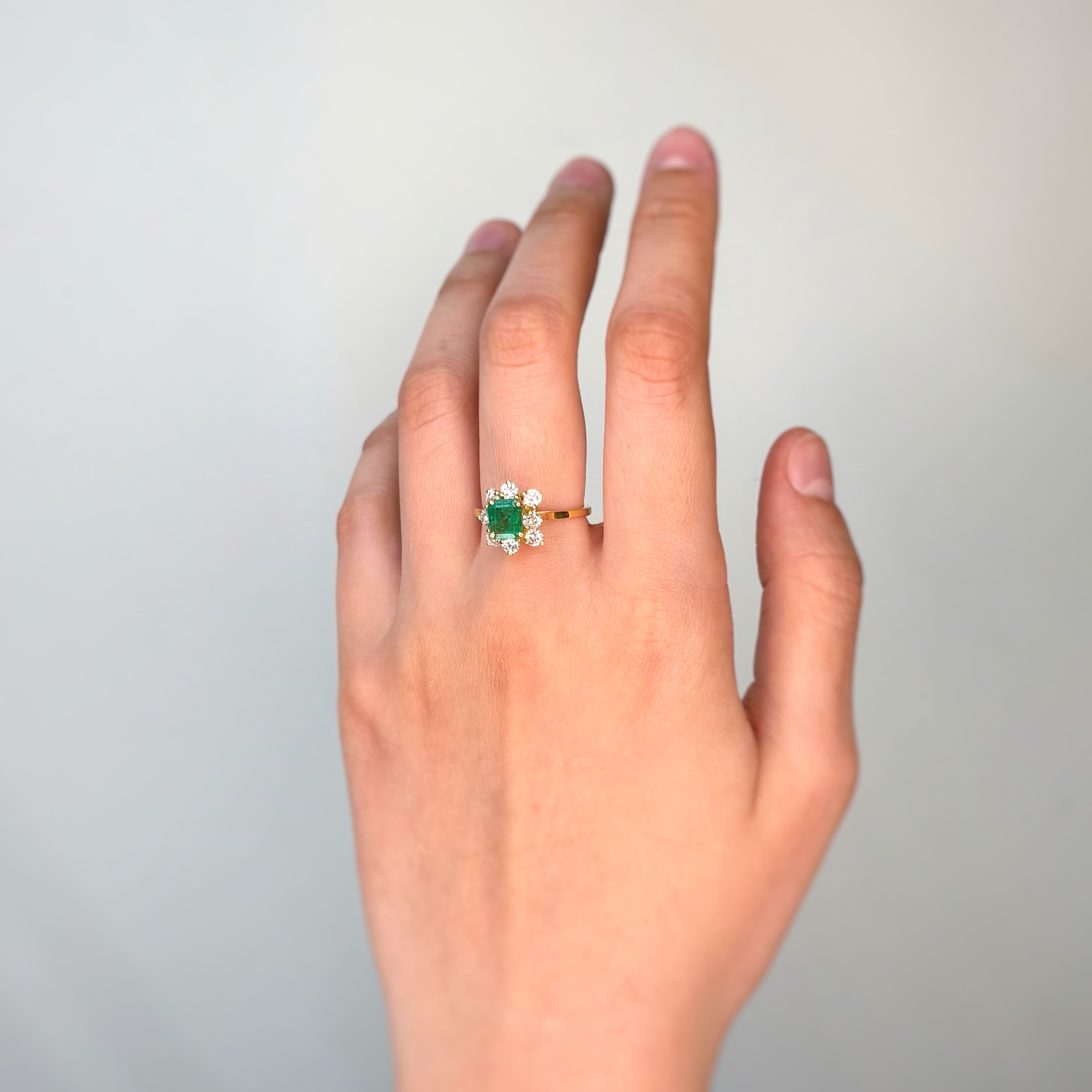 Bague Marguerite en or jaune, émeraude et diamants