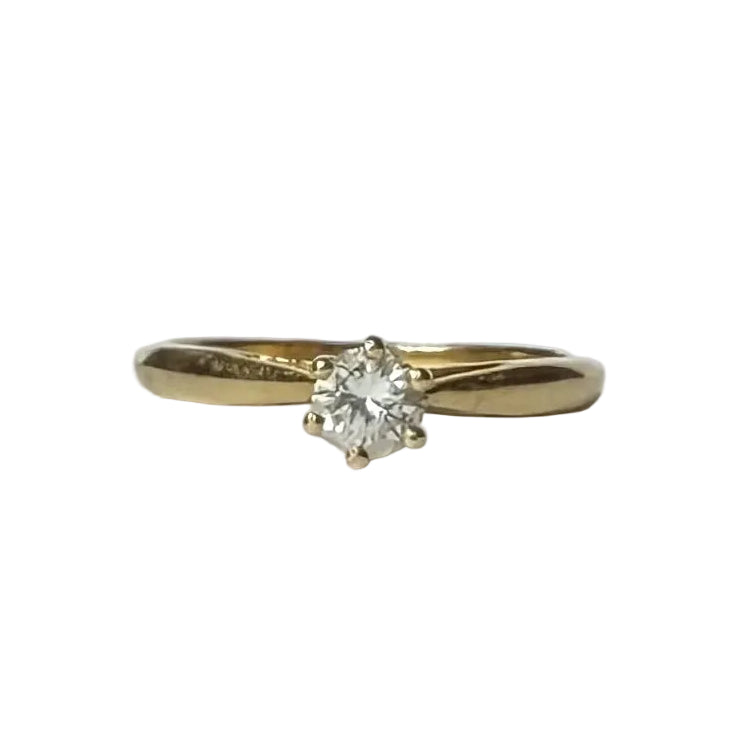 Yellow Gold Solitaire Ring with Diamond
