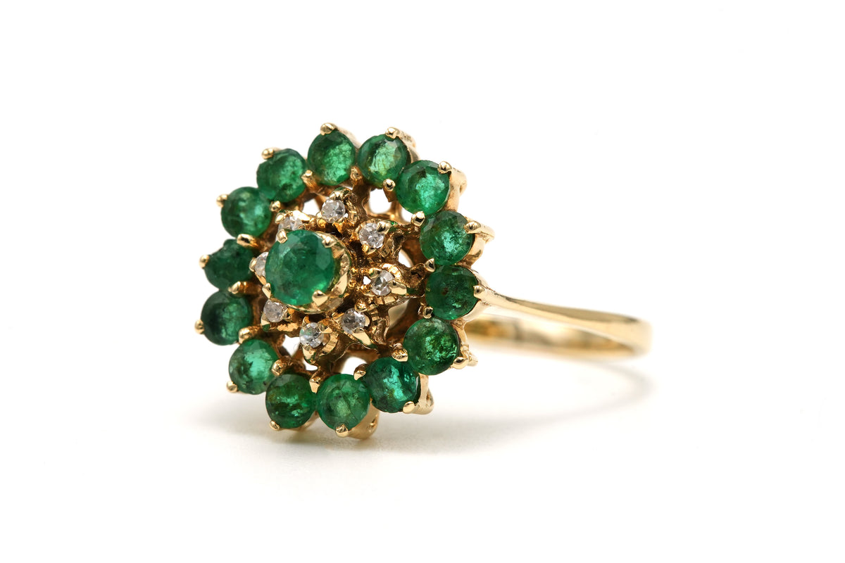 Bague Marguerite en or jaune, émeraudes et diamants