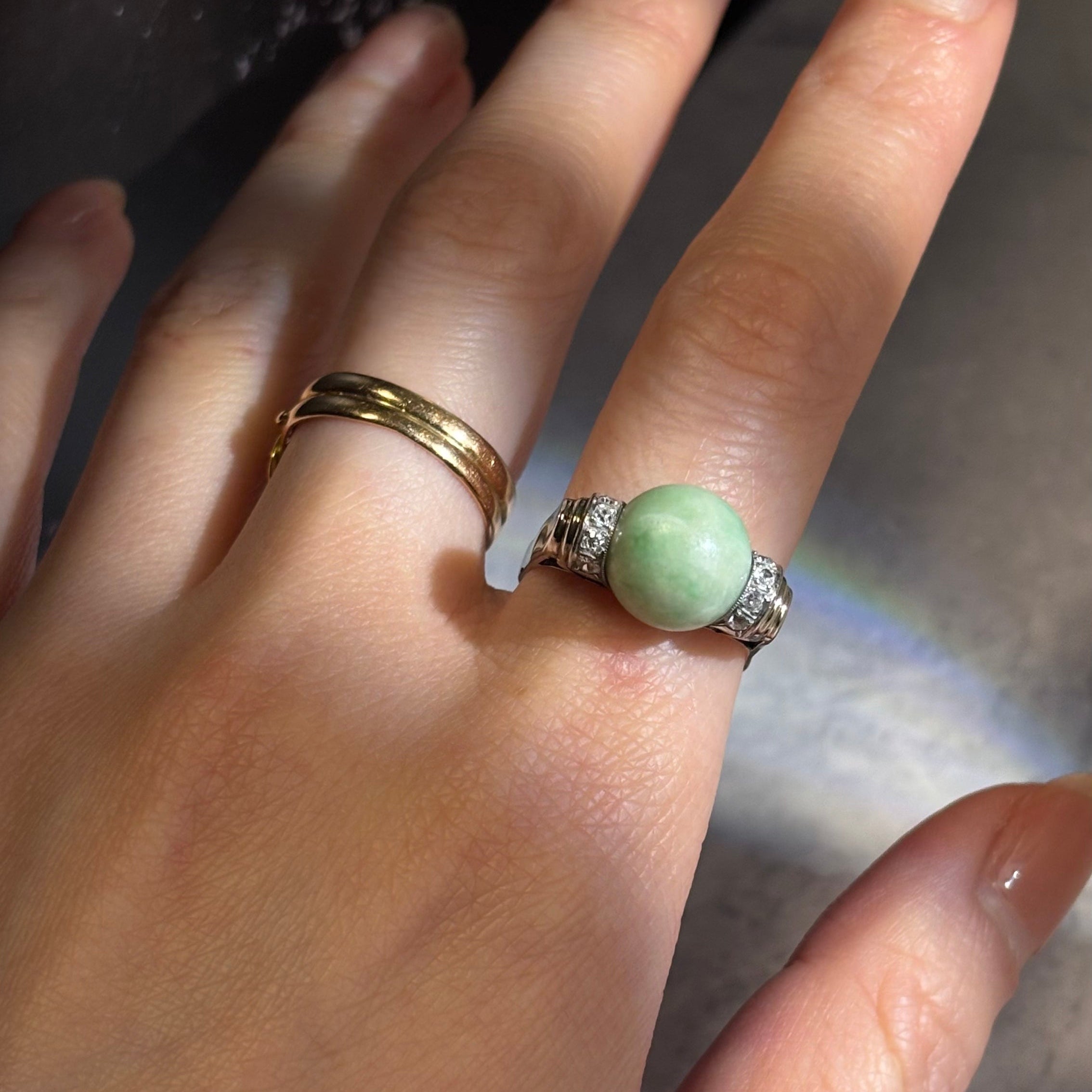 Ring in white gold, jade and diamonds