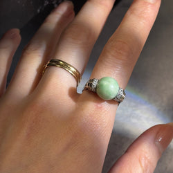 Ring in white gold, jade and diamonds