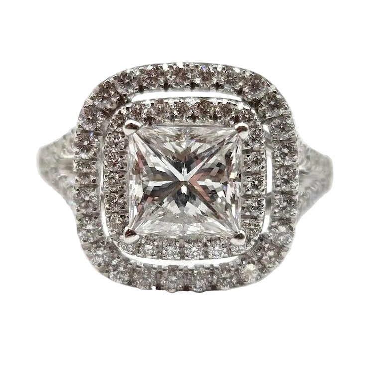 Entourage Ring in White Gold and Diamonds