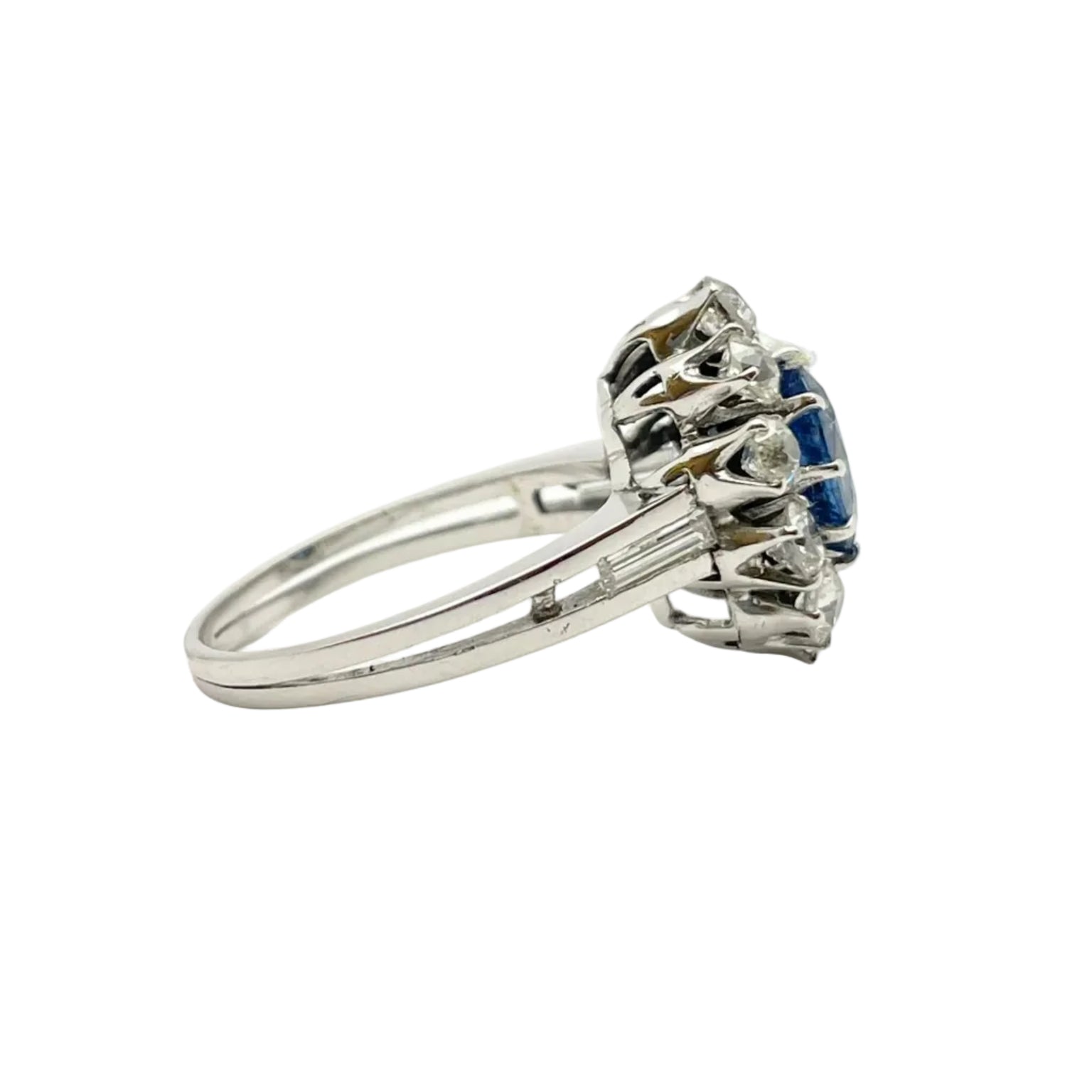 Marguerite Ring in White Gold, Sapphire, and Diamonds