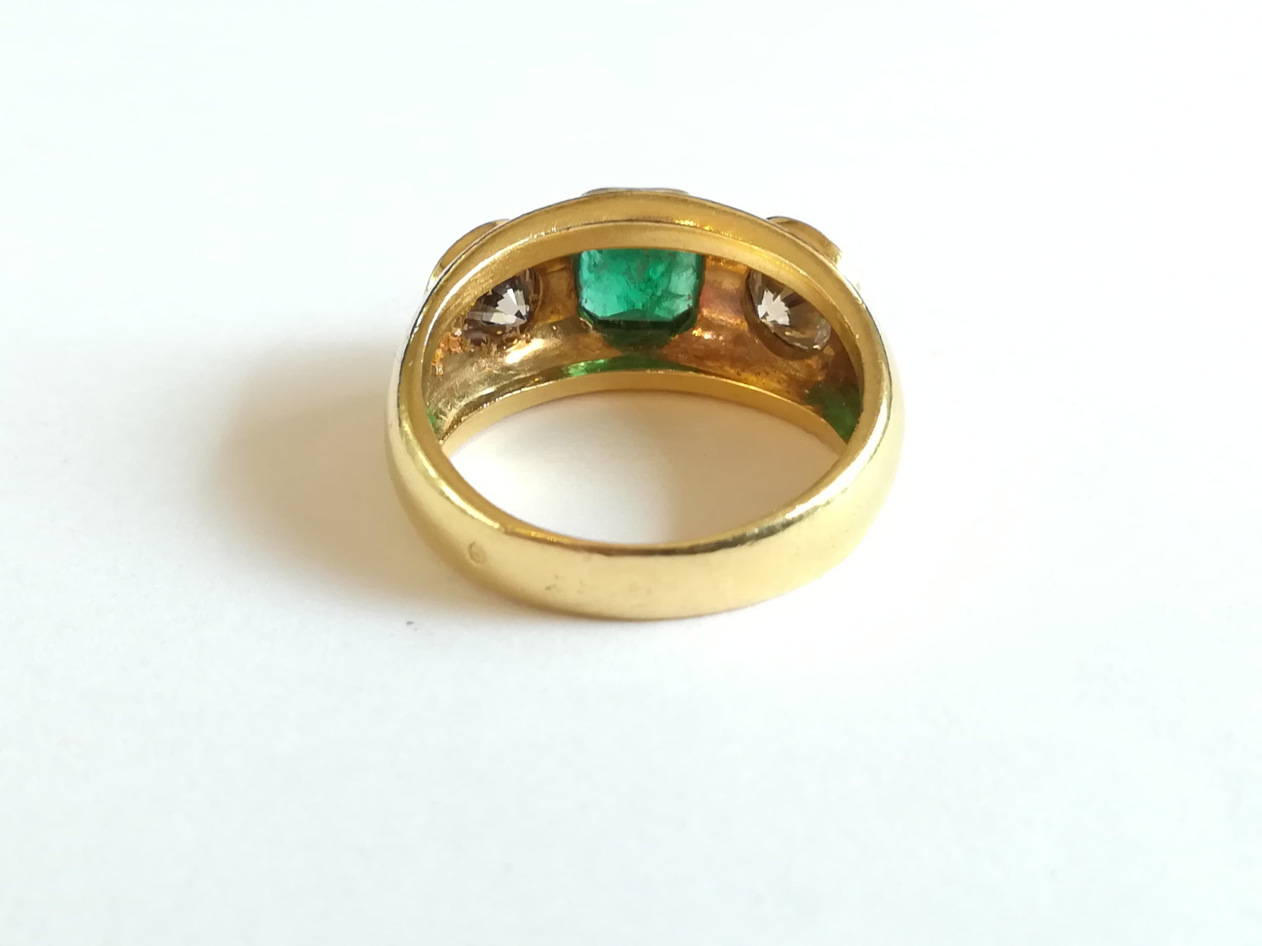 Bague Jonc en or jaune, émeraude et diamants