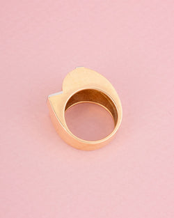 18-carat yellow gold tank ring with diamonds