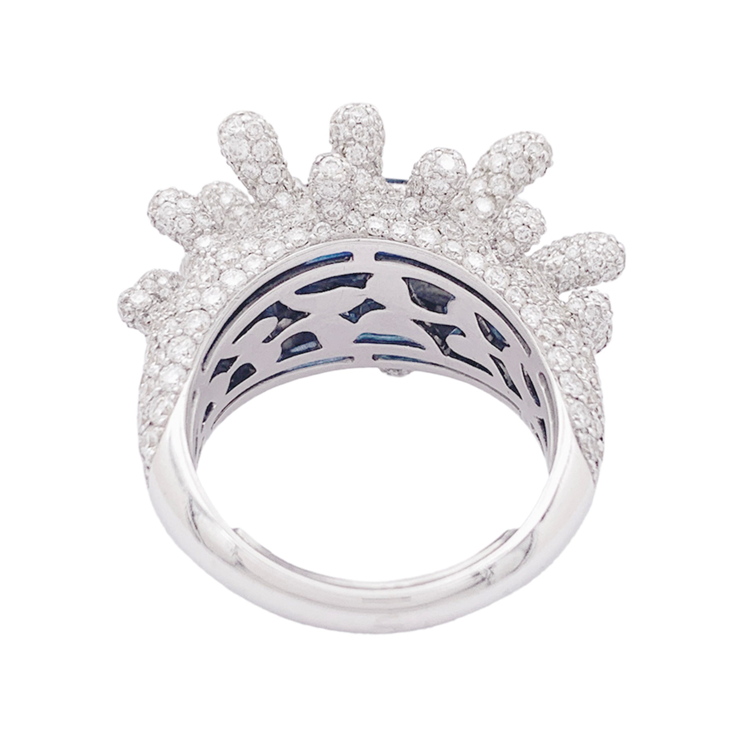 Bague Manalys en or blanc, diamants et saphir.