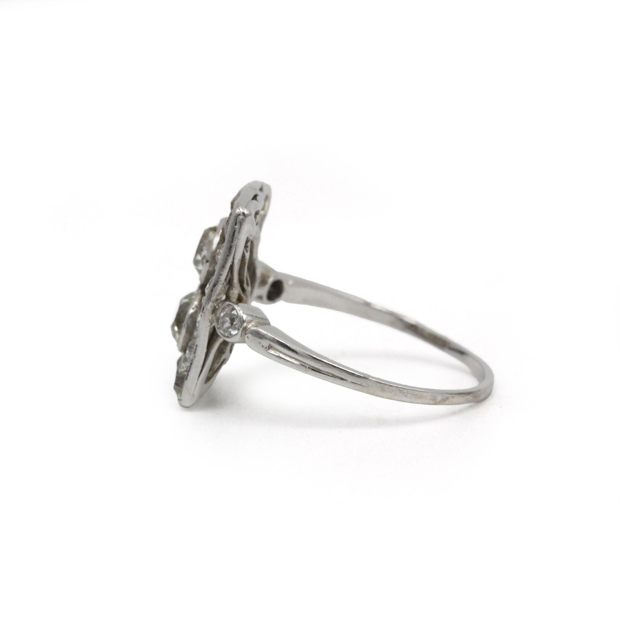 Art Deco Ring in White Gold and Diamonds