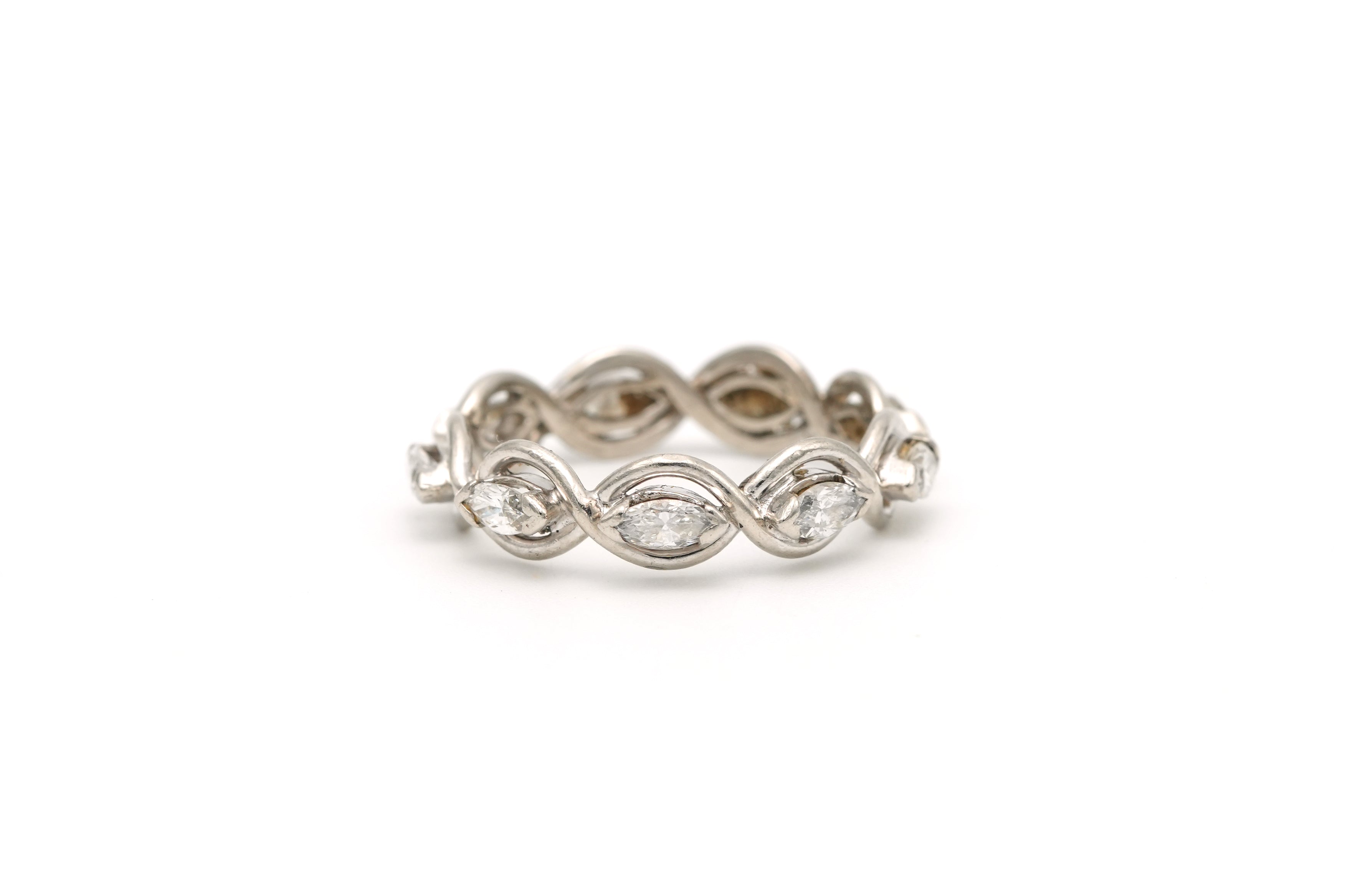 Wedding band ring in white, yellow gold and diamonds